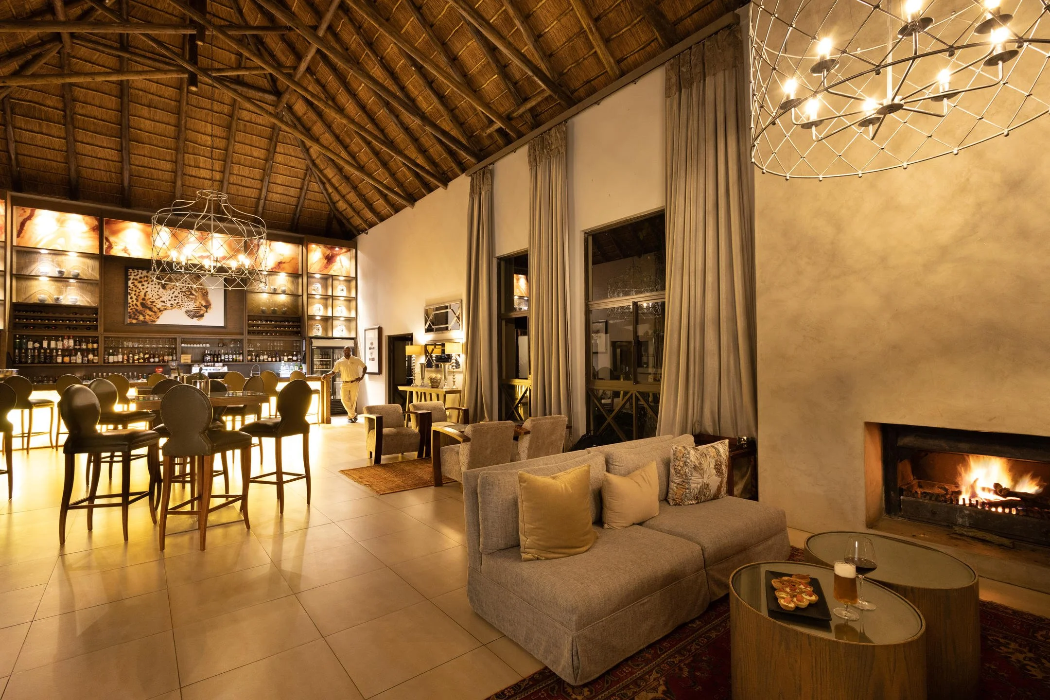 1763108079572safari-plains---bar---lounge-area.jpg