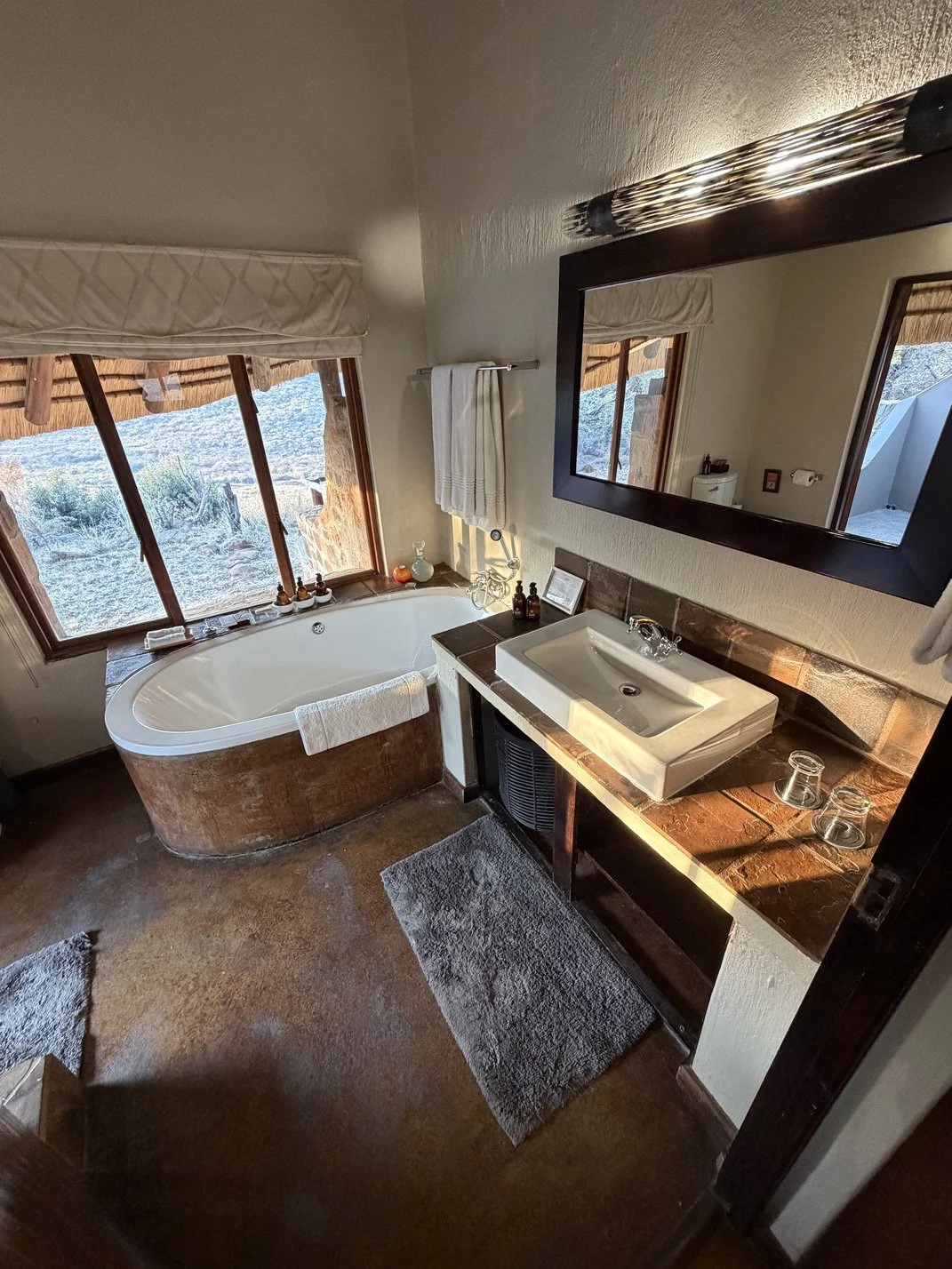 Umzolozolo Luxury Chalet 3 - Ritson Safaris.jpg