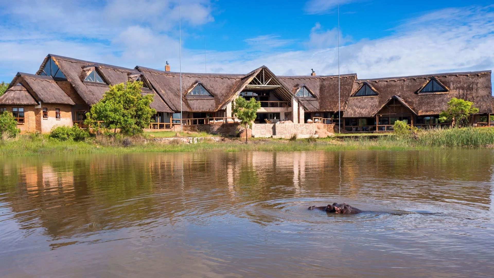 2._signature_-_kingfisher_villa_exterior1.jpg