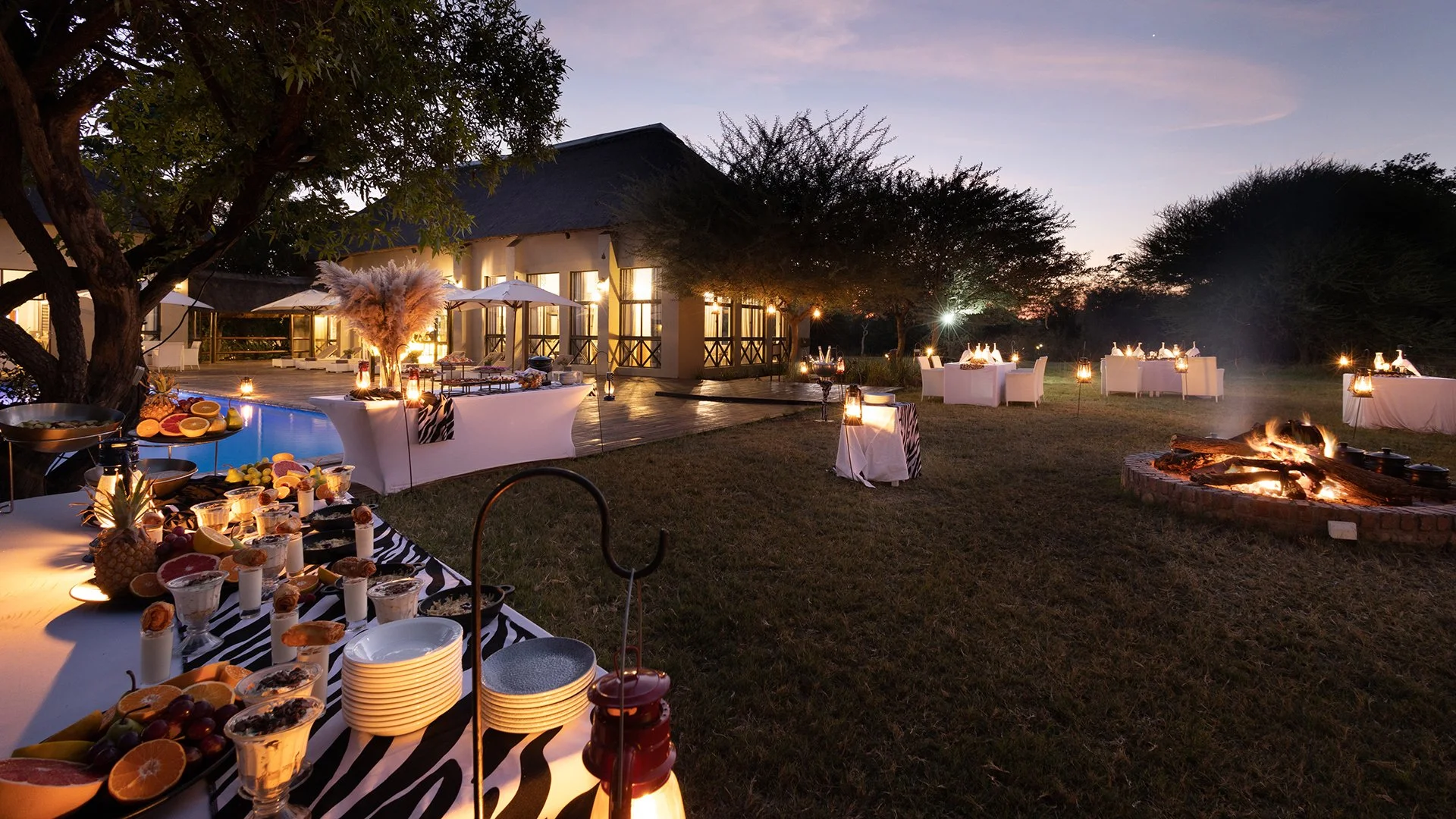 safari-plains-bonfire-out-door-dining.jpg
