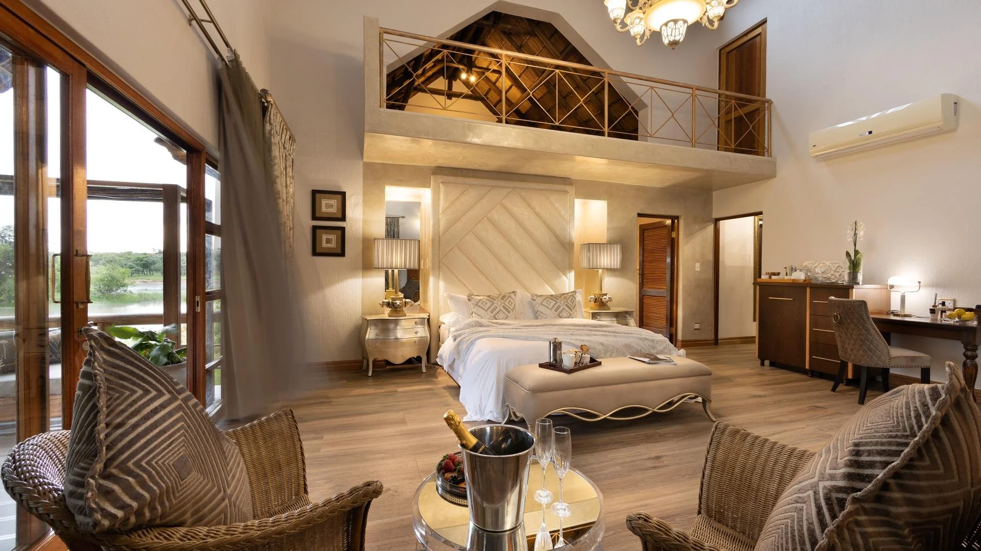 4._signature_-_kingfisher_villa_suite1.jpg