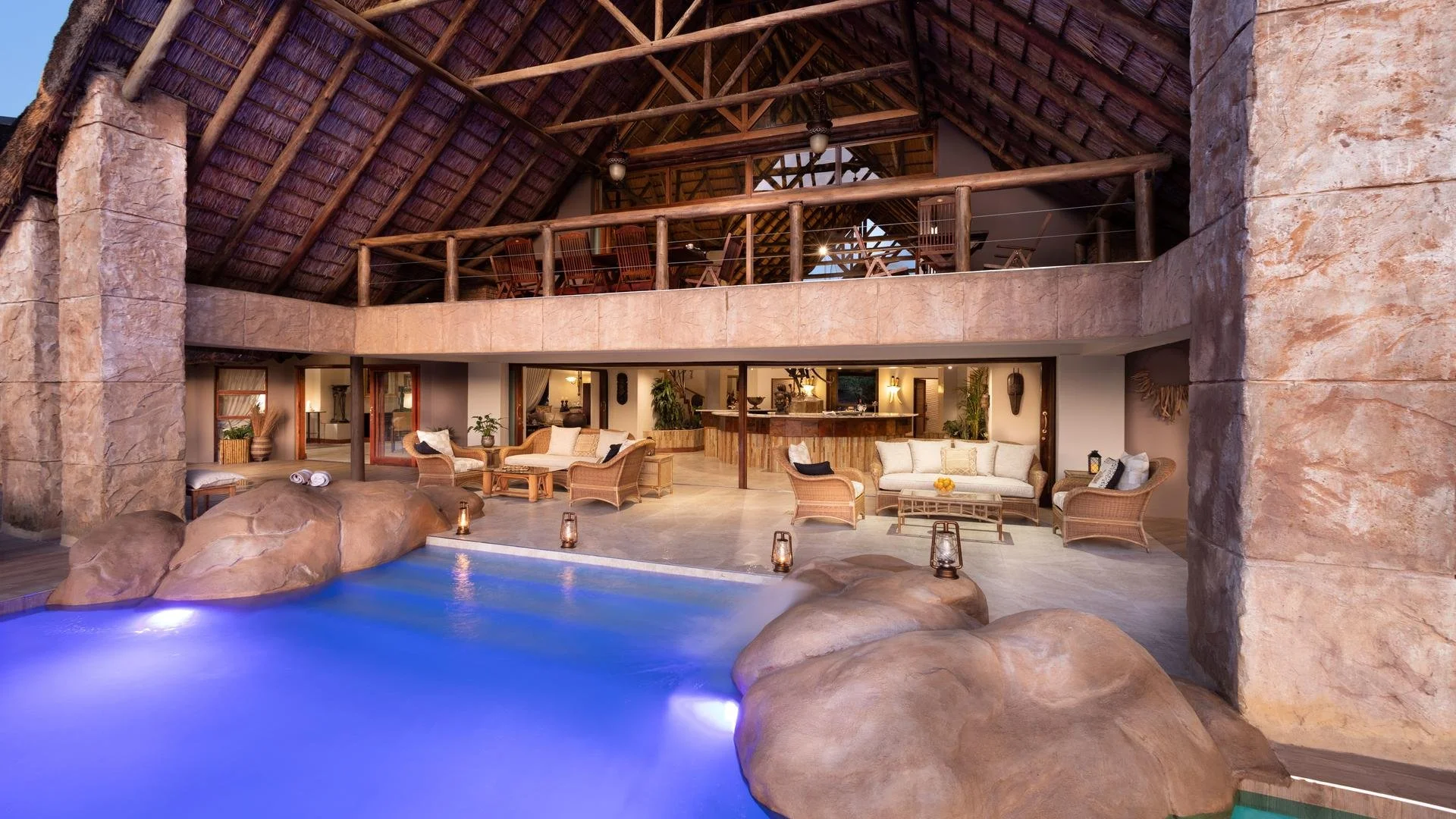 3._signature_-_kingfisher_villa_pool_area1.jpg