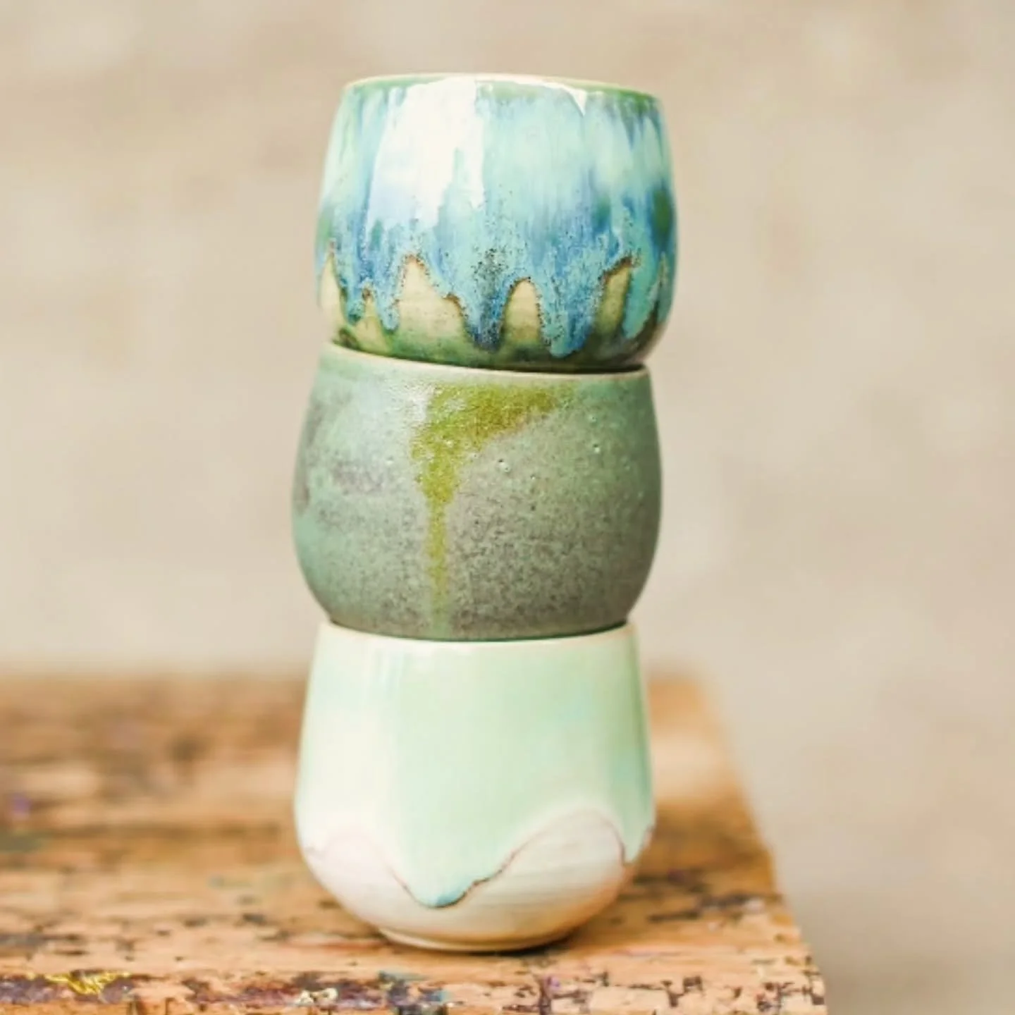 Experimenting with green glazes and layers.
How do you like these cups?

#atelierchus 
#potterylife 
#ceramics 
#craftsmanship 
#ceramiccup