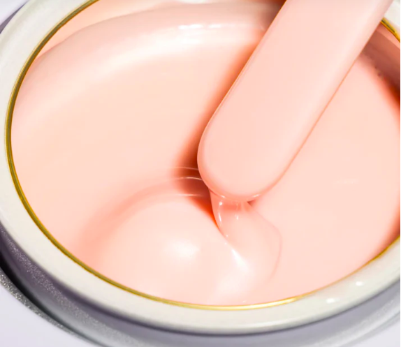 Une épilation tout en douceur : le confort d'une cire sans colophane