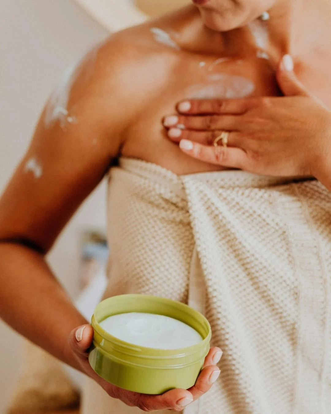 Après une épilation : les bons gestes pour une peau douce et apaisée