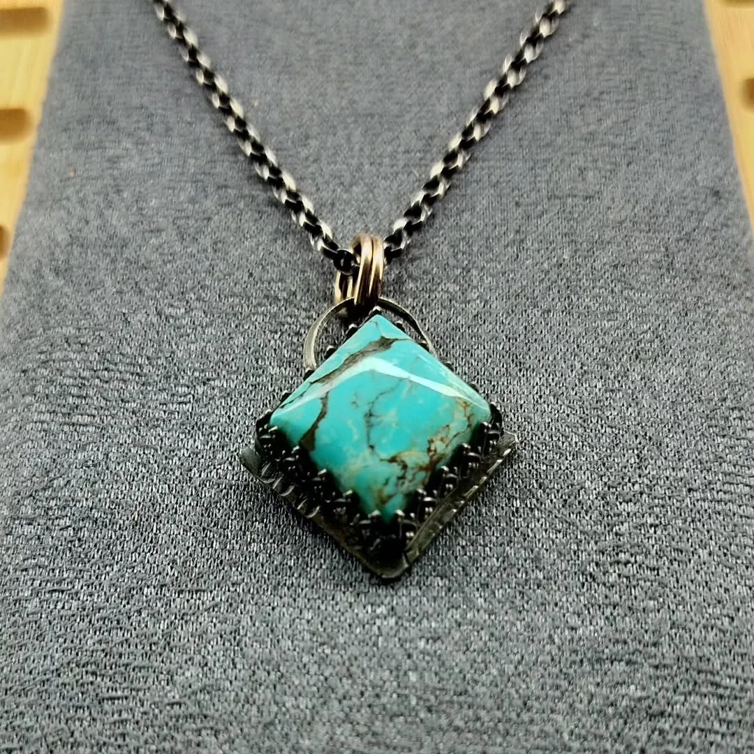 ✨ Entre Ciel &amp; Terre, ce collier en Argent massif et Turquoise murmure les secrets des &eacute;toiles...🌠🩵

D&eacute;couvrez mes cr&eacute;ations uniques au Salon @beautes_nomades &agrave; La Bastidonne, contactez moi par t&eacute;l&eacute;phon