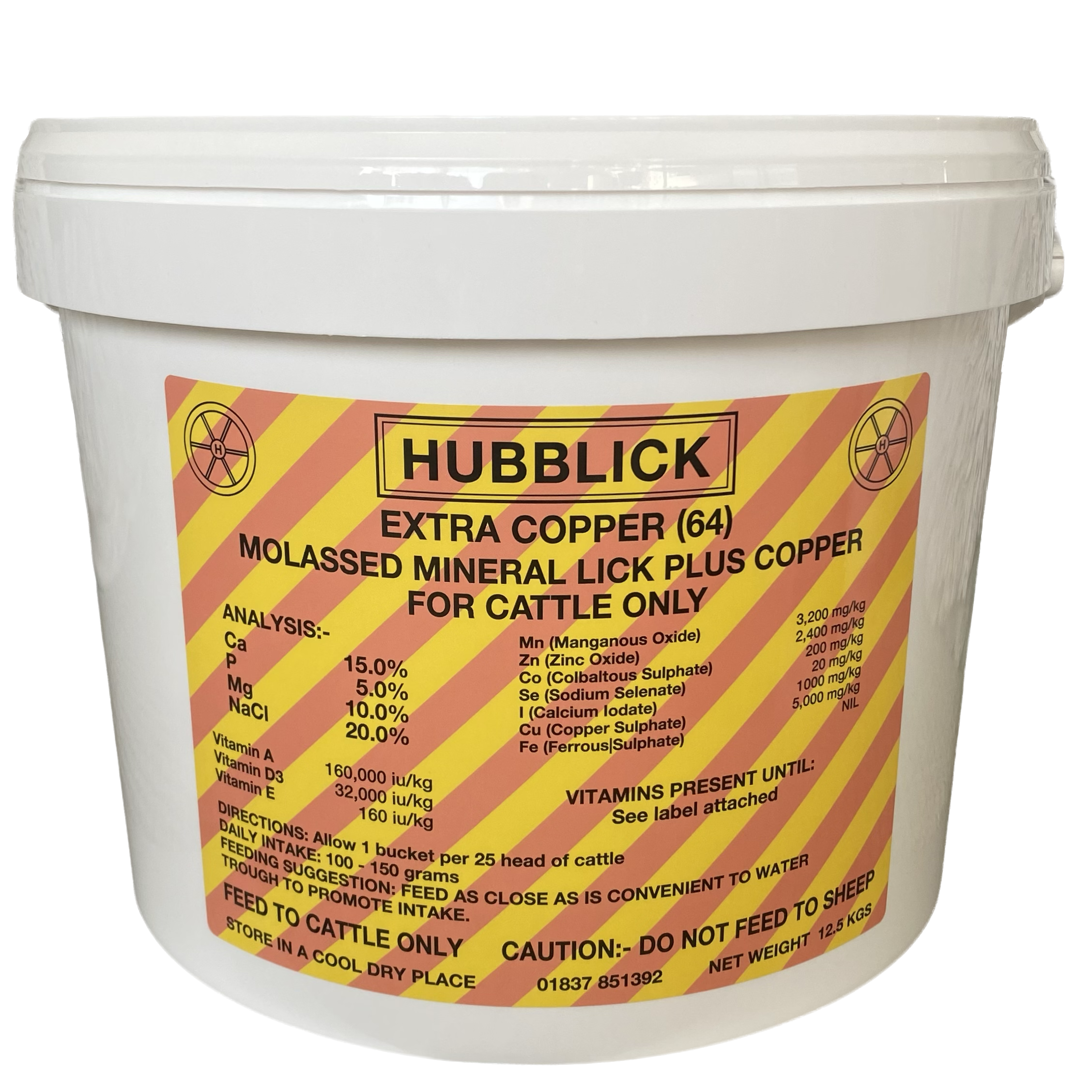 White bucket labeled HUBBLICK Extra Copper mineral lick for cattle, with analysis details, feeding instructions, and caution note, featuring yellow and red striped background.
