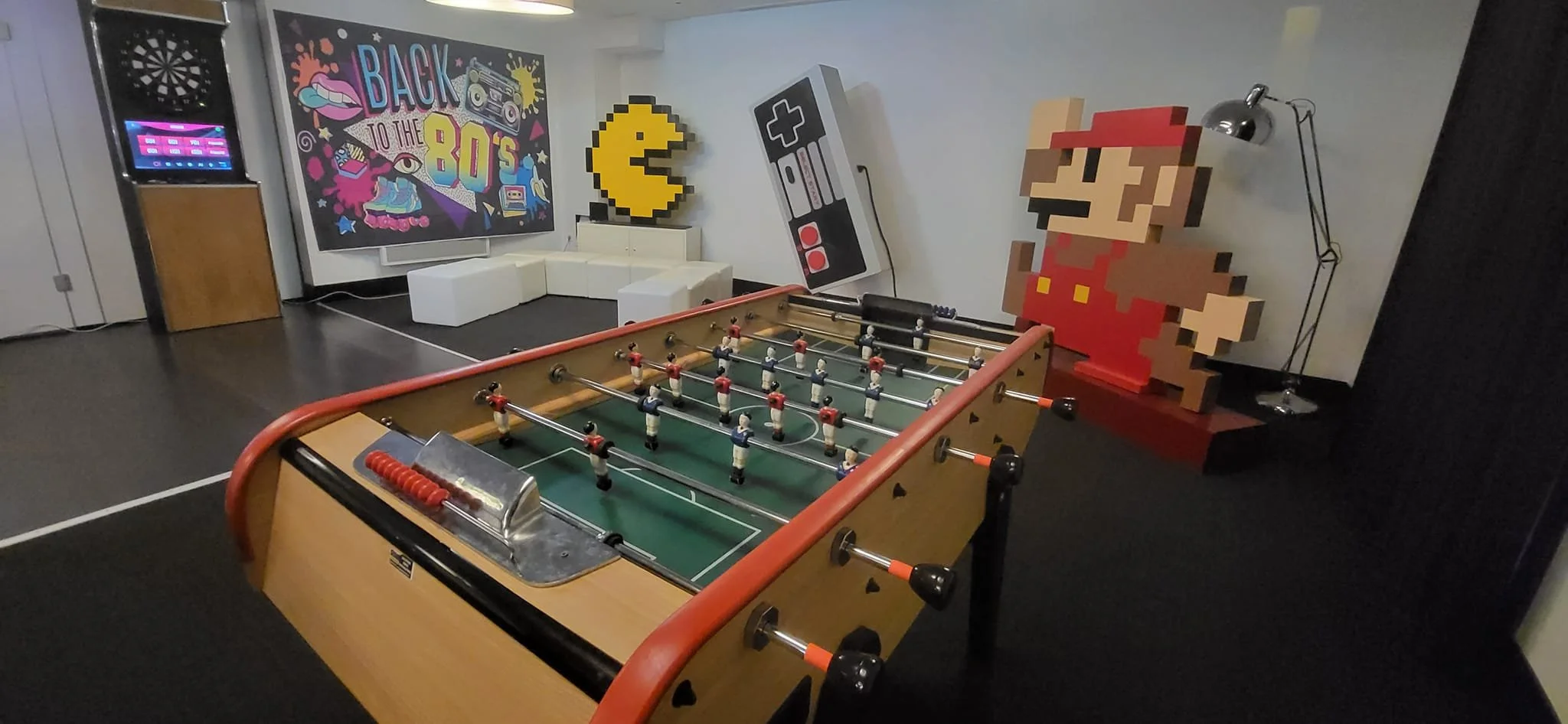 BABY   FOOT  / BILLARD/ BORNE/ JEUX EN BOIS 