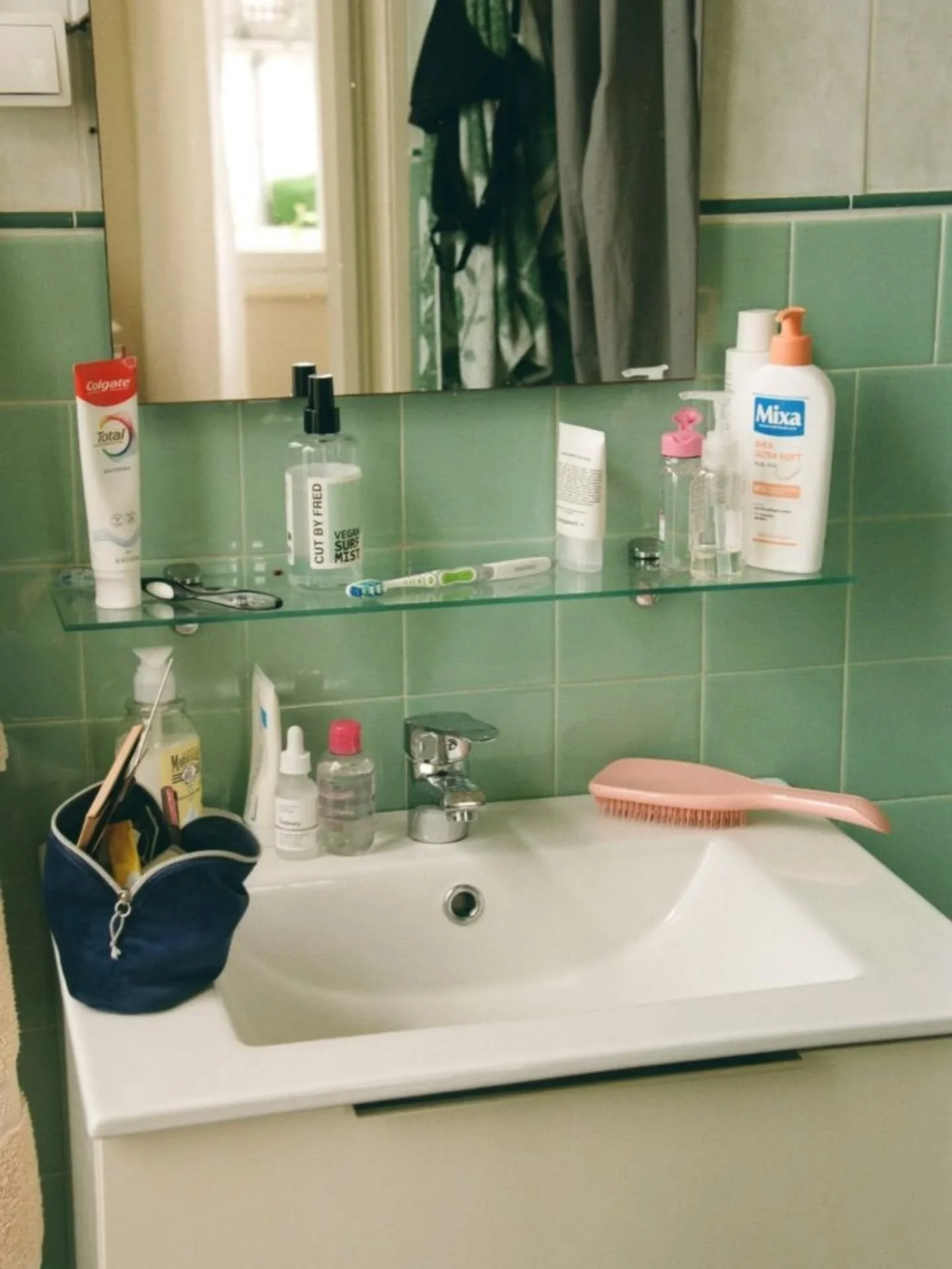 The sunshine&rsquo;s been energising me lately ☀️
It&rsquo;s pulling me straight back to last summer in Biarritz, France.

Shot on 35mm for @bonanzacollective