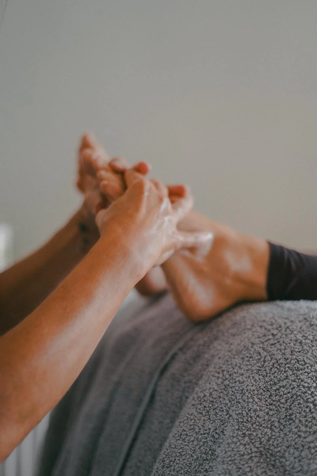 Reflexology at The Alchemy Practice is a calm, restorative experience designed to support the whole body through the feet