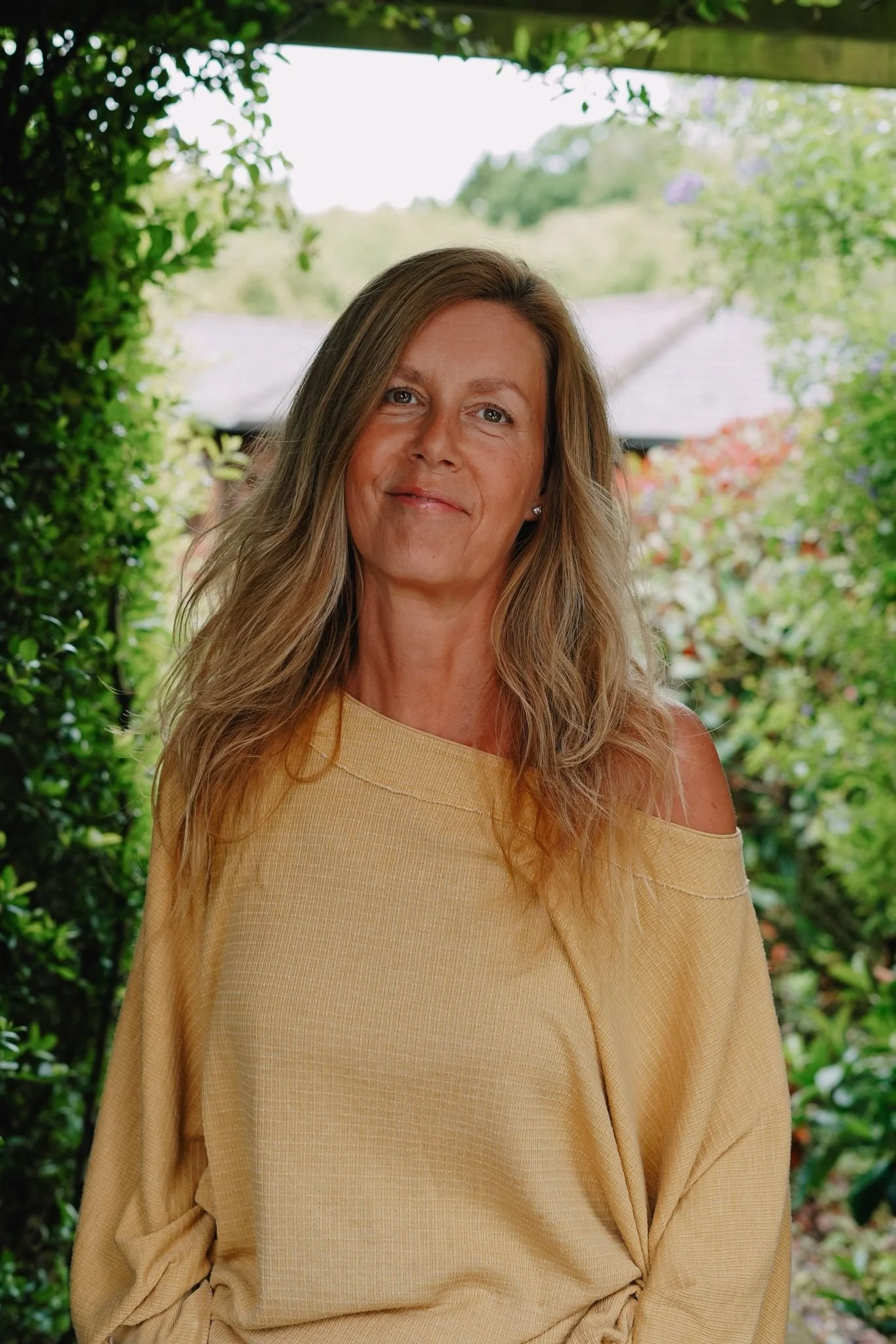 Helen Ford Somatic Therapy at The Alchemy Practice. Helen's work weaves together both body and mind to release old stories and subconscious patterns holding you back