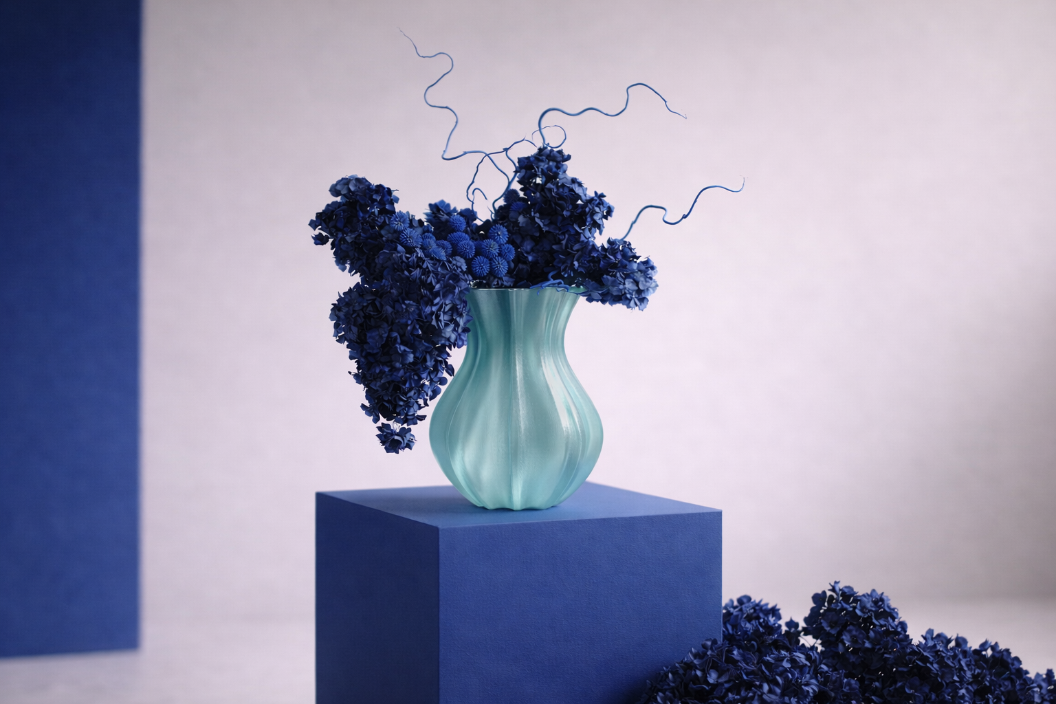 Vaso Drops modello Tulip, oggetto decorativo contemporaneo in edizione limitata