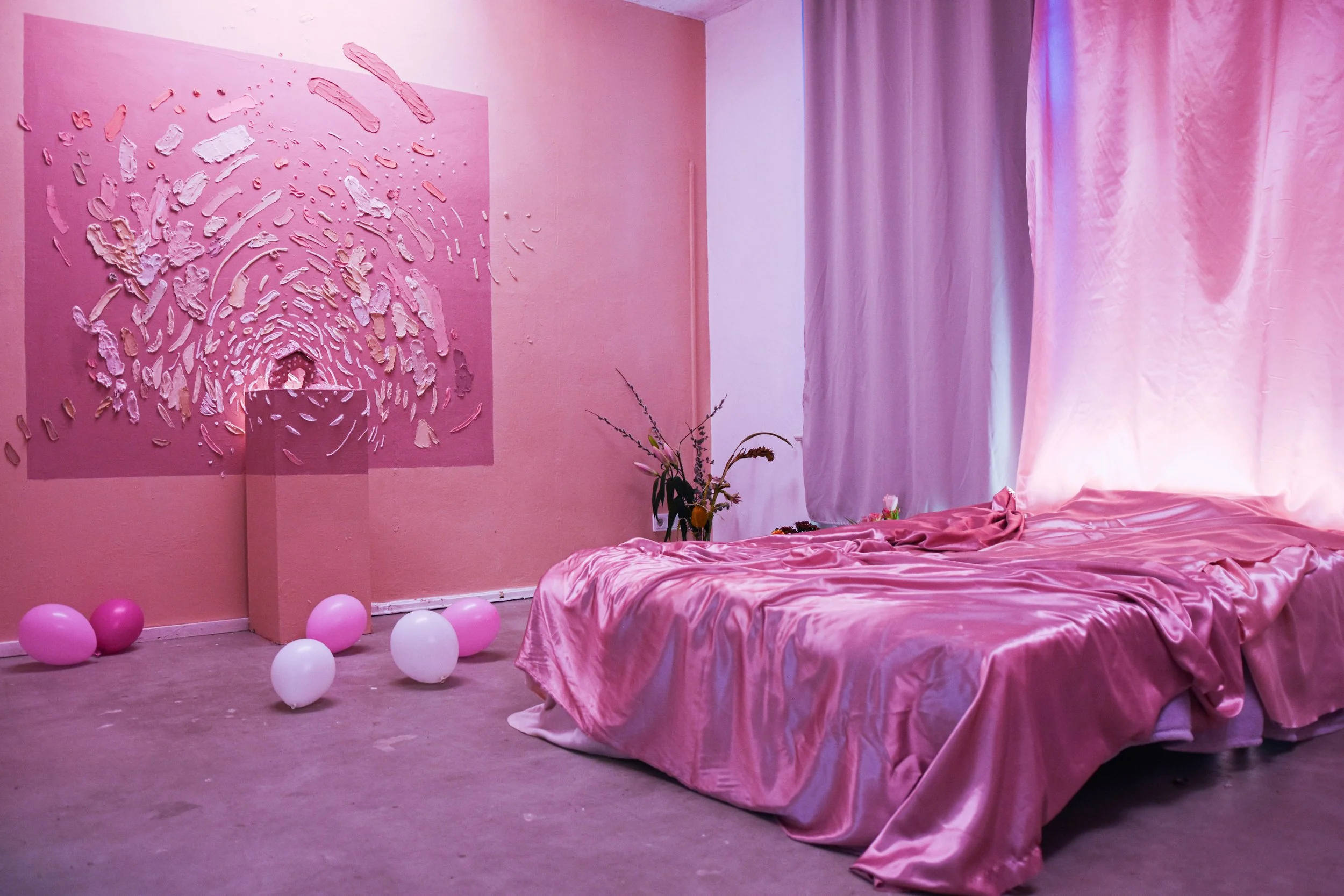 GlogauAIR is a non-profit artist residency in Berlin that brings international artists together to develop projects in individual studios.

 Open Studios, an event at which residents open their work spaces to the public, take place every three months