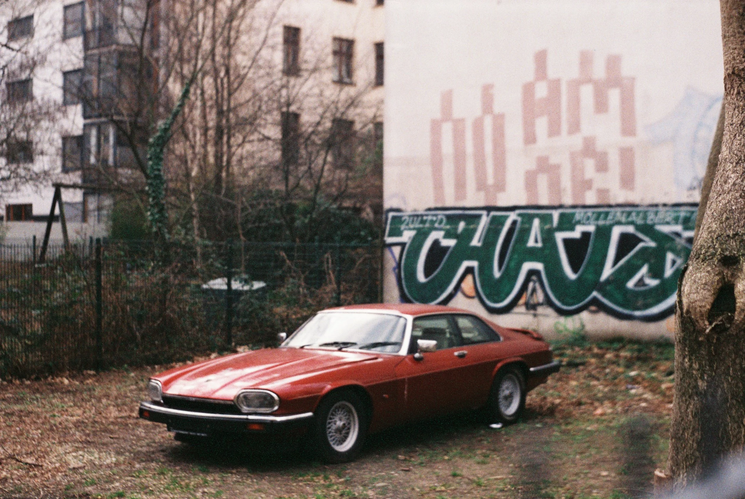´´Car in a backyard´´ Berlin 2023