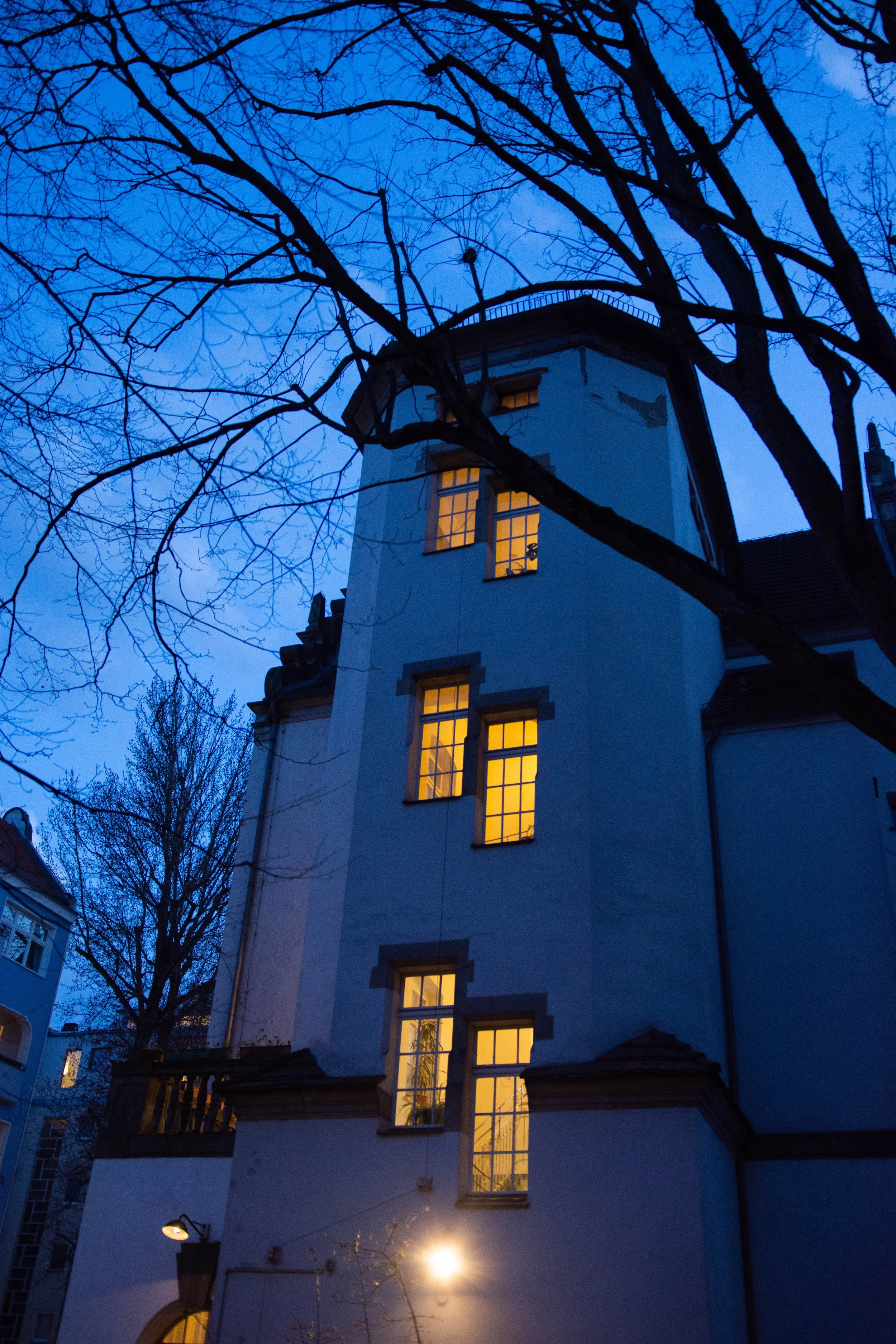 GlogauAIR is a non-profit artist residency in Berlin that brings international artists together to develop projects in individual studios.

Open Studios, an event at which residents open their work spaces to the public, take place every three months.