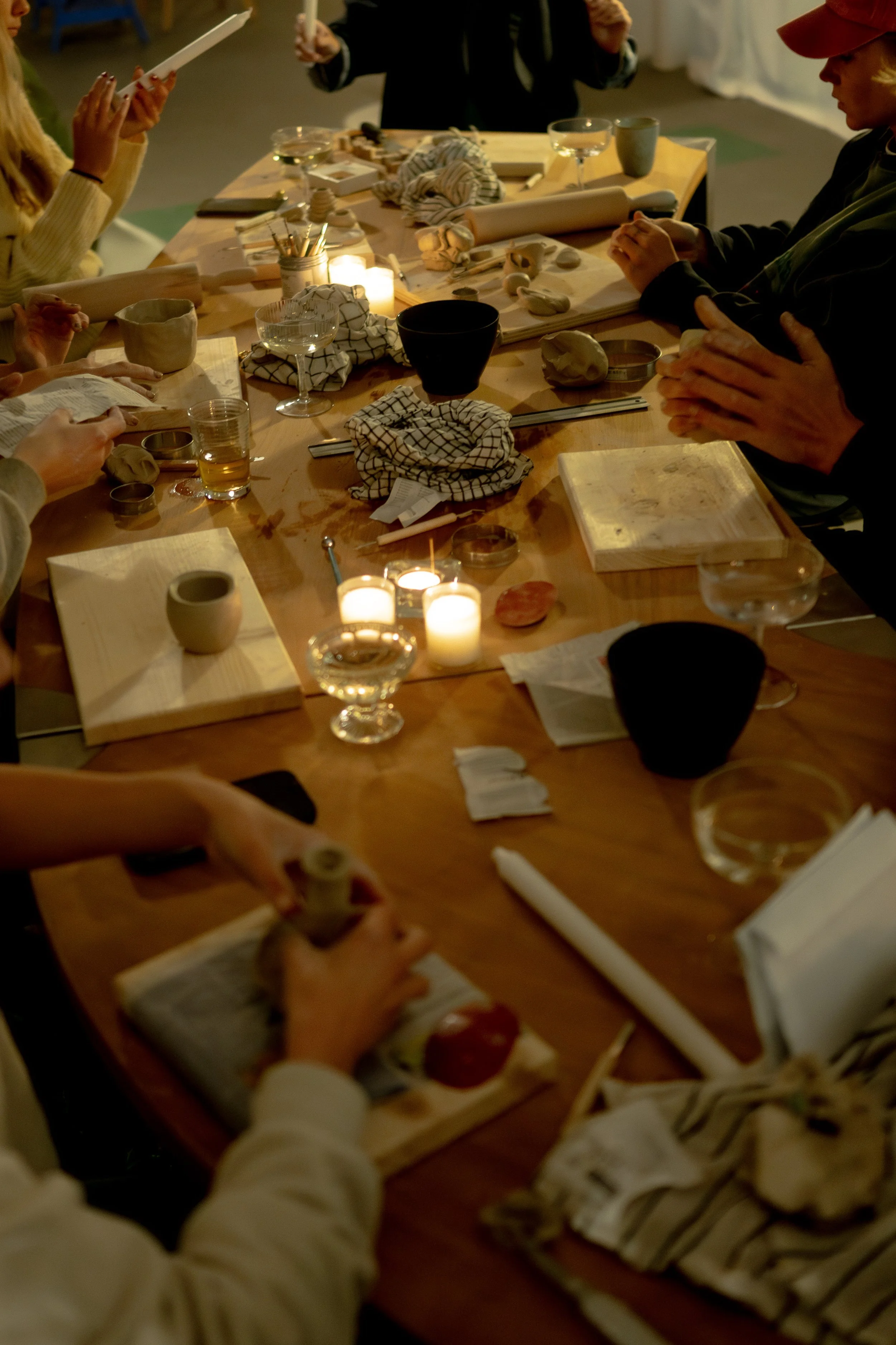 Den Haag The Hague. Keramiek. klei. ceramics. Workshops. Handopbouw. Handbuilding workshops and Events. Groepsuitjes team outing.