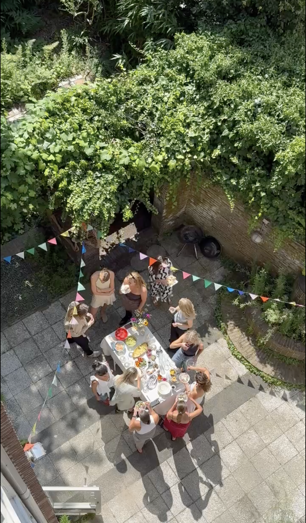 Den Haag The Hague. Keramiek. klei. ceramics. Workshops. Handopbouw. Handbuilding workshops and Events. Groepsuitjes team outing. hand boetseren. Klei boetseren. creatief uitje.