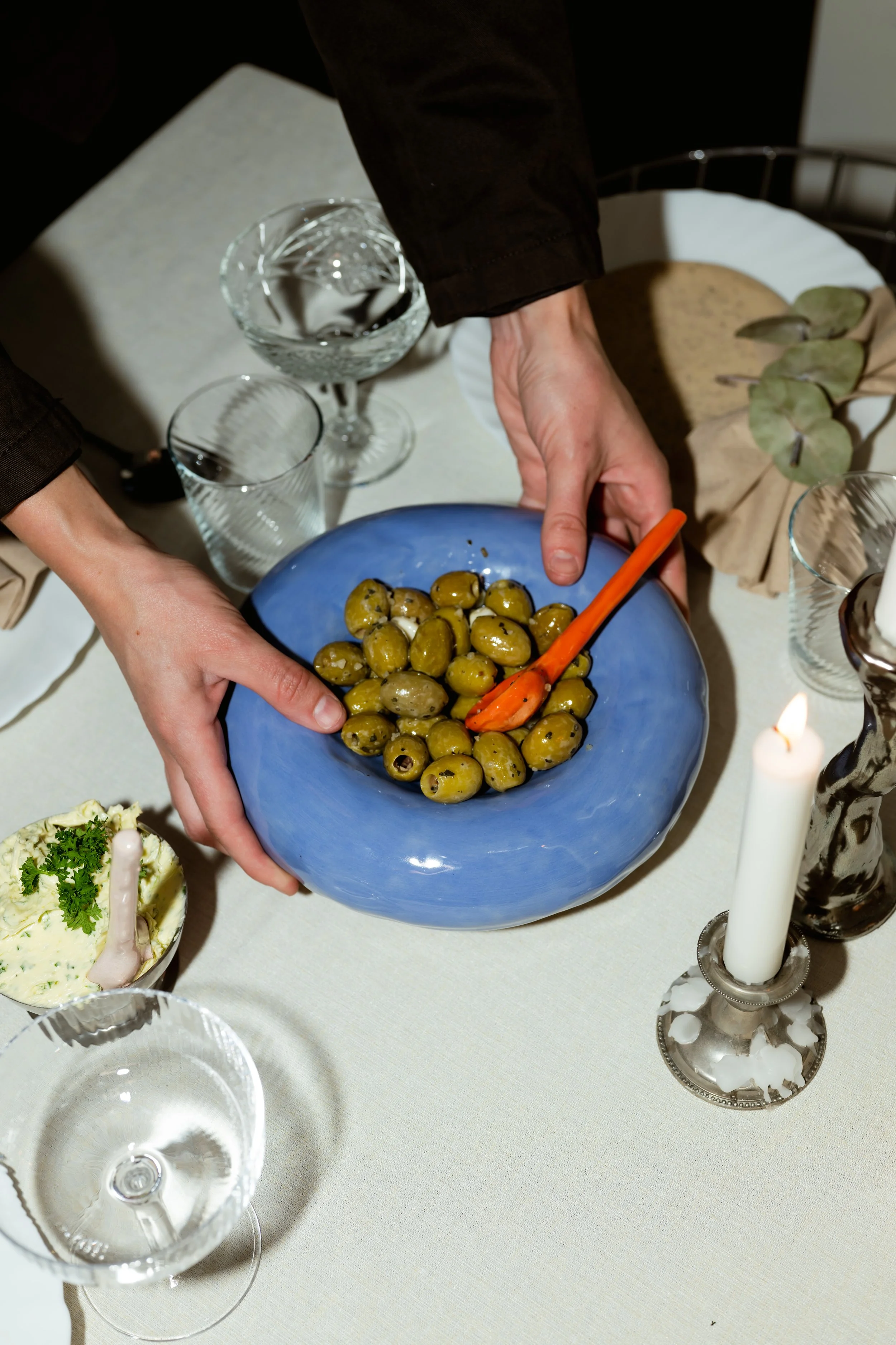 Den Haag The Hague. Keramiek. klei. ceramics. Workshops. Handopbouw. Handbuilding workshops and Events. Groepsuitjes team outing. hand boetseren. Klei boetseren. creatief uitje.