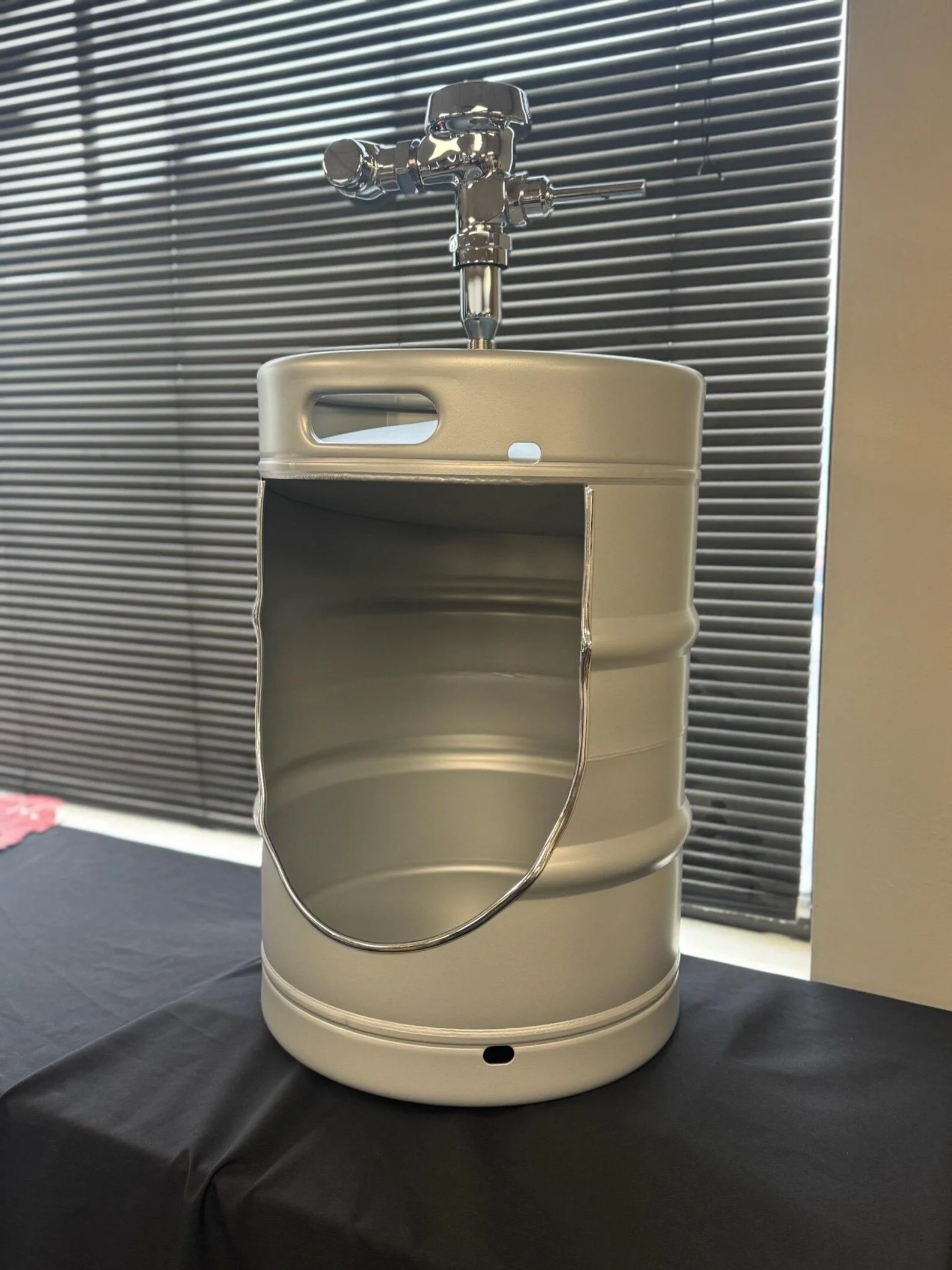 Beer keg urinal with commercial flush valve connection
