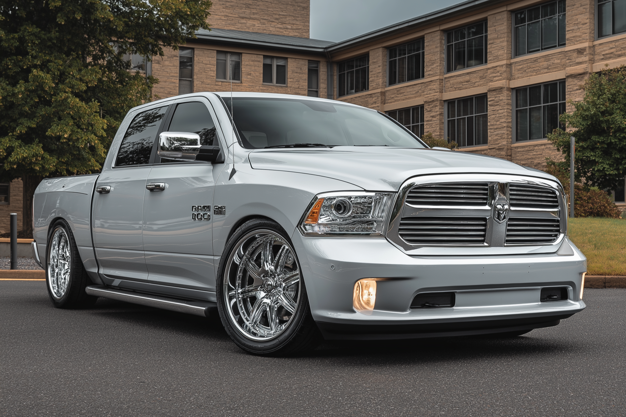 Ram 1500 (DS) lowered using adjustable air suspension lowering links
