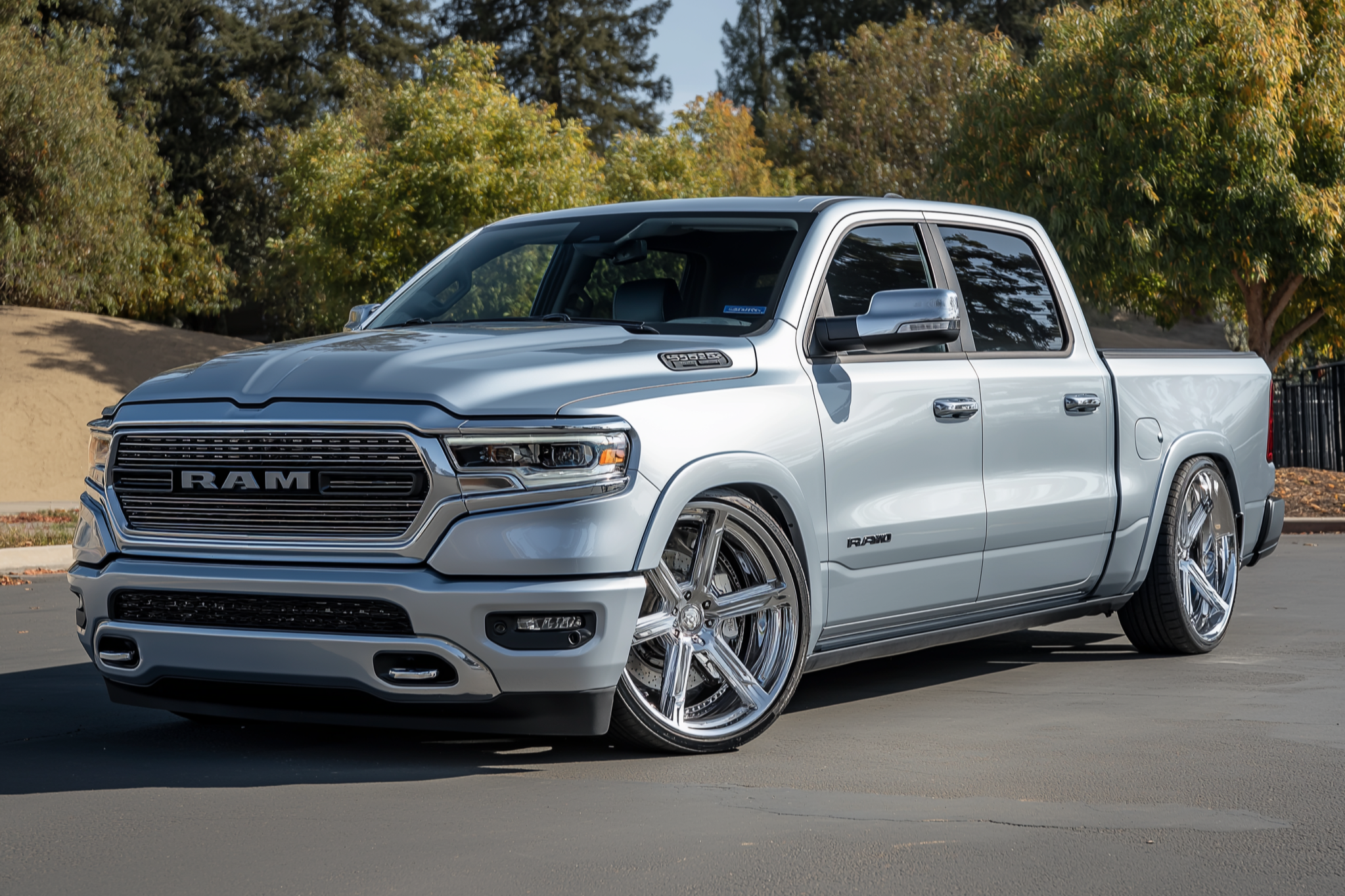 Lowered Ram 1500 with air suspension using adjustable lowering links for improved stance