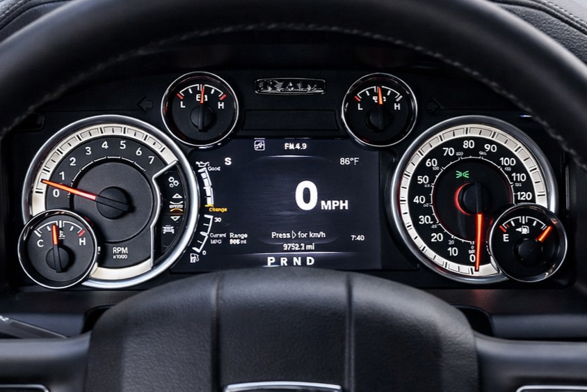 RAM 1500 dashboard showing no air suspension warning lights