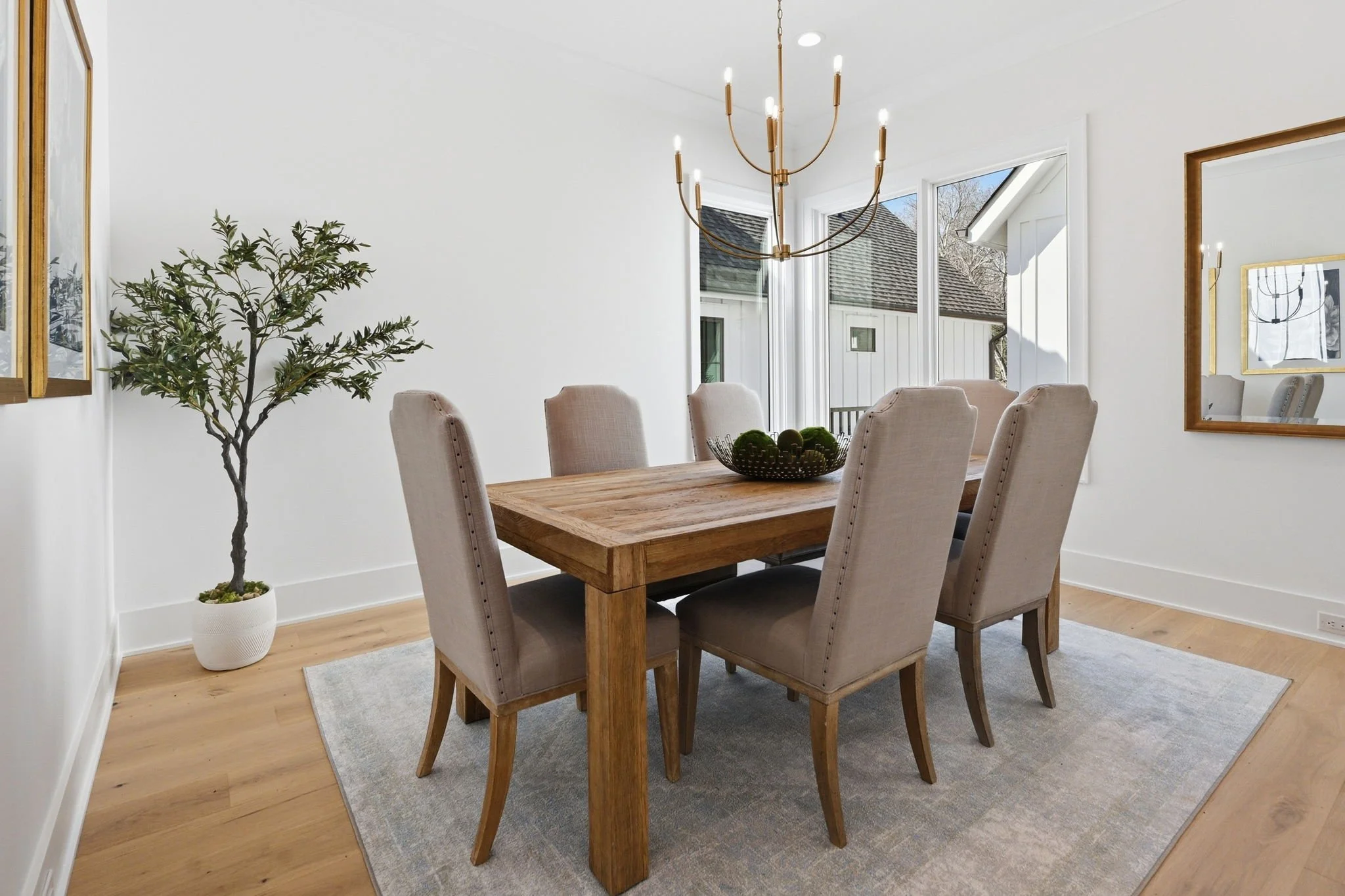 Dining 1.jpg