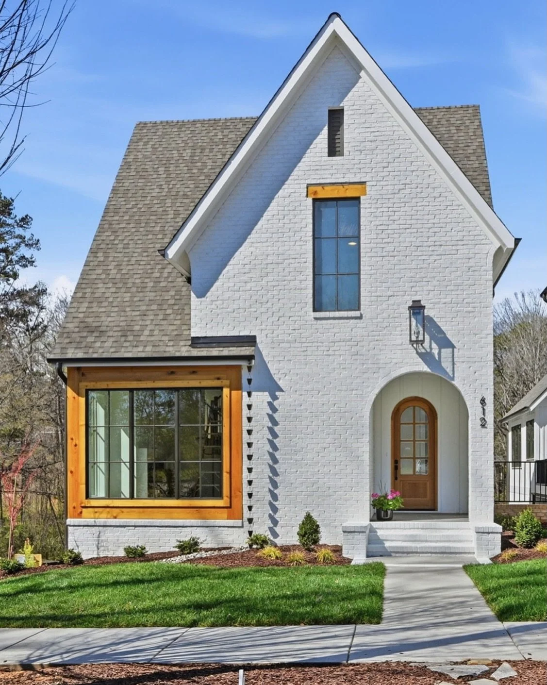 Interested in building a custom home? Choose your builder first. 

Before you finalize those house plans, there are a few things worth knowing. From your lot to your budget, getting your builder involved early can make all the difference.

Read our l