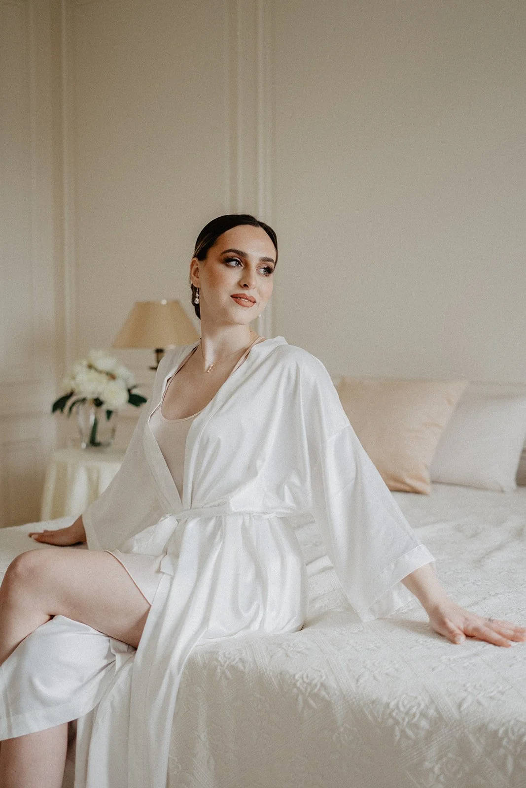 Das 'Getting Ready' von Braut Kim und Bräutigam Davut in der Villa Heckenfels, eingefangen im inspirierenden Italian Chic-Stil. Als Hochzeitsfotografin aus Stuttgart habe ich Liebe, Eleganz und unvergessliche Momente festgehalten. Erfahre mehr in mei