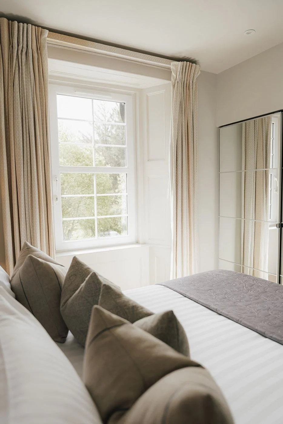 Hotel bedroom with soft linen in morning light – hotel and hospitality photography by Anna van der Veen