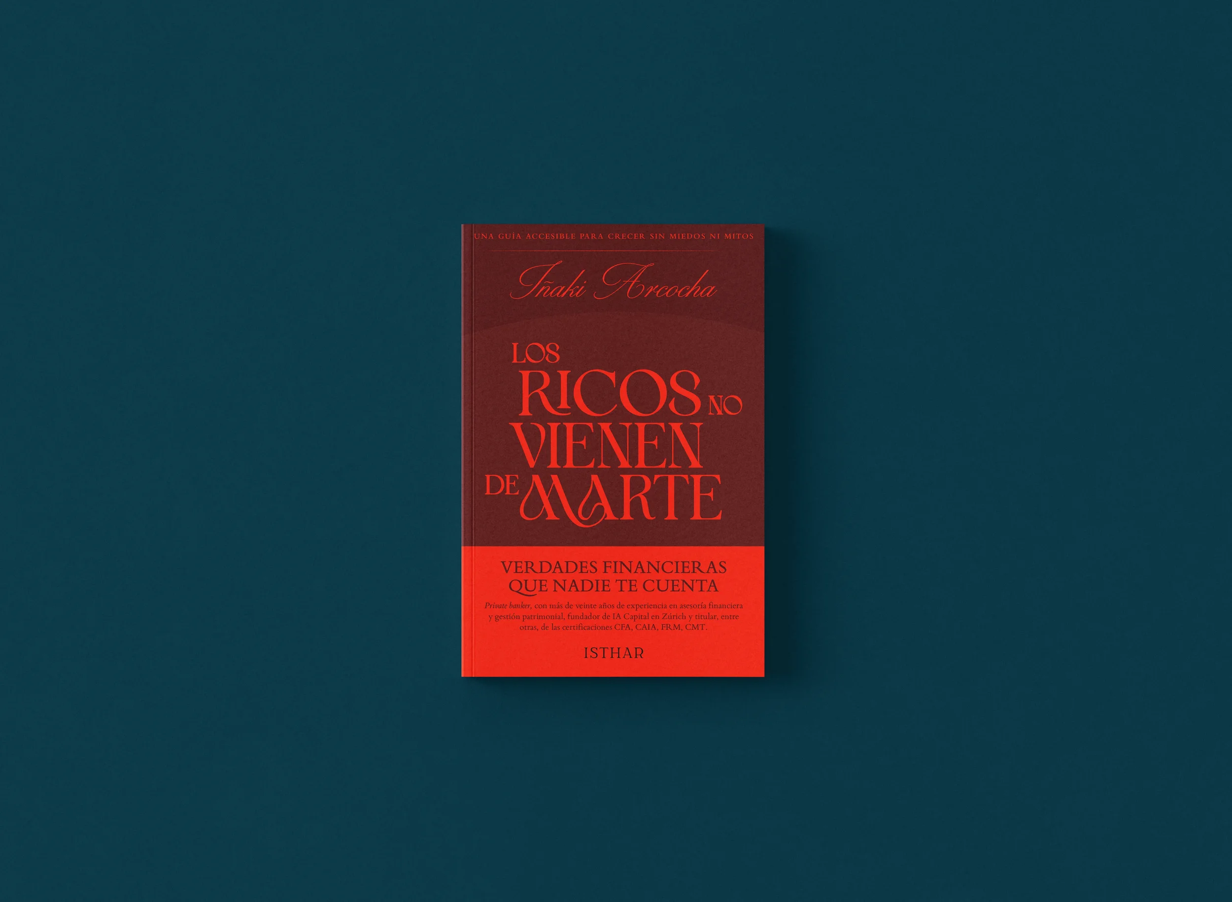 Libro titulado 'Los ricos no vienen de Marte' de Inaki Arcocha, con fondo azul oscuro.