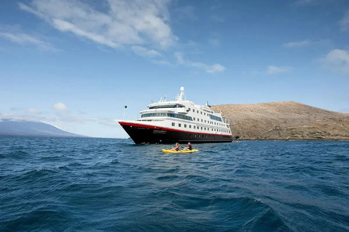 santa-cruz-galapagos-cruise-ecuador.jpg