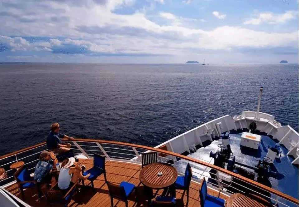 santa-cruz-galapagos-cruises-1.jpg
