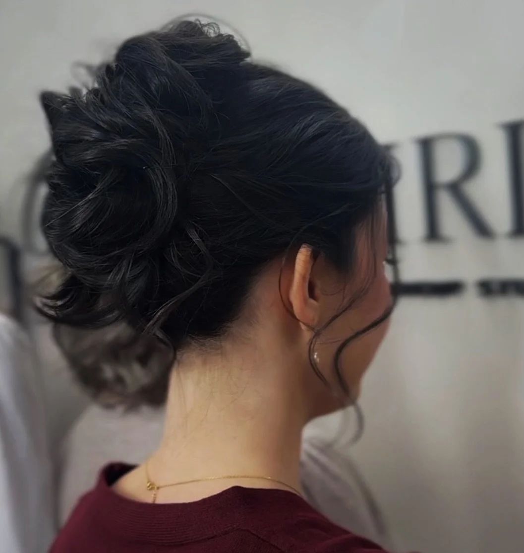 Save this for your next hair inspo✨🙌🏼
Love a whispy updo 😍

Hair by Juanita of @livlove_beauty
Representing @pearlgirlmakeupstudio 

Few Fridays and Sunday left for 2026 🤍✨now booking for 2027🙌🏼
Inquire for date availability and rates in bio, v