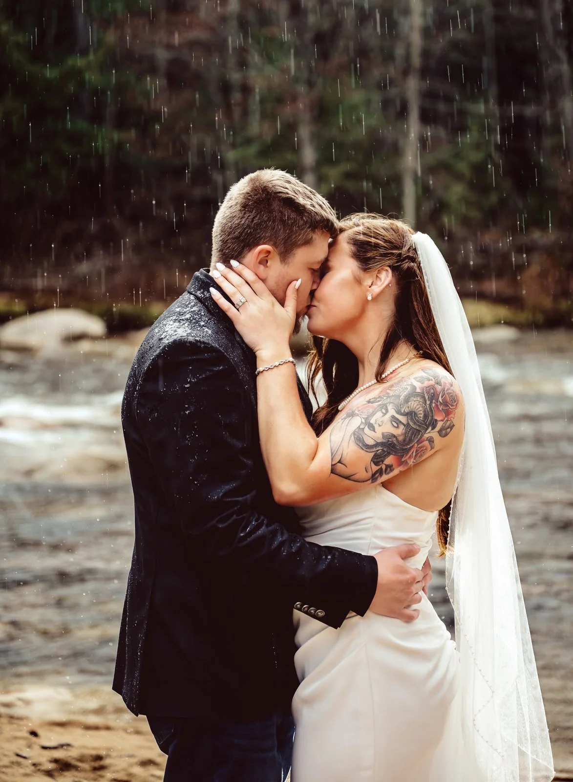 eloping couple new hampshire mountains