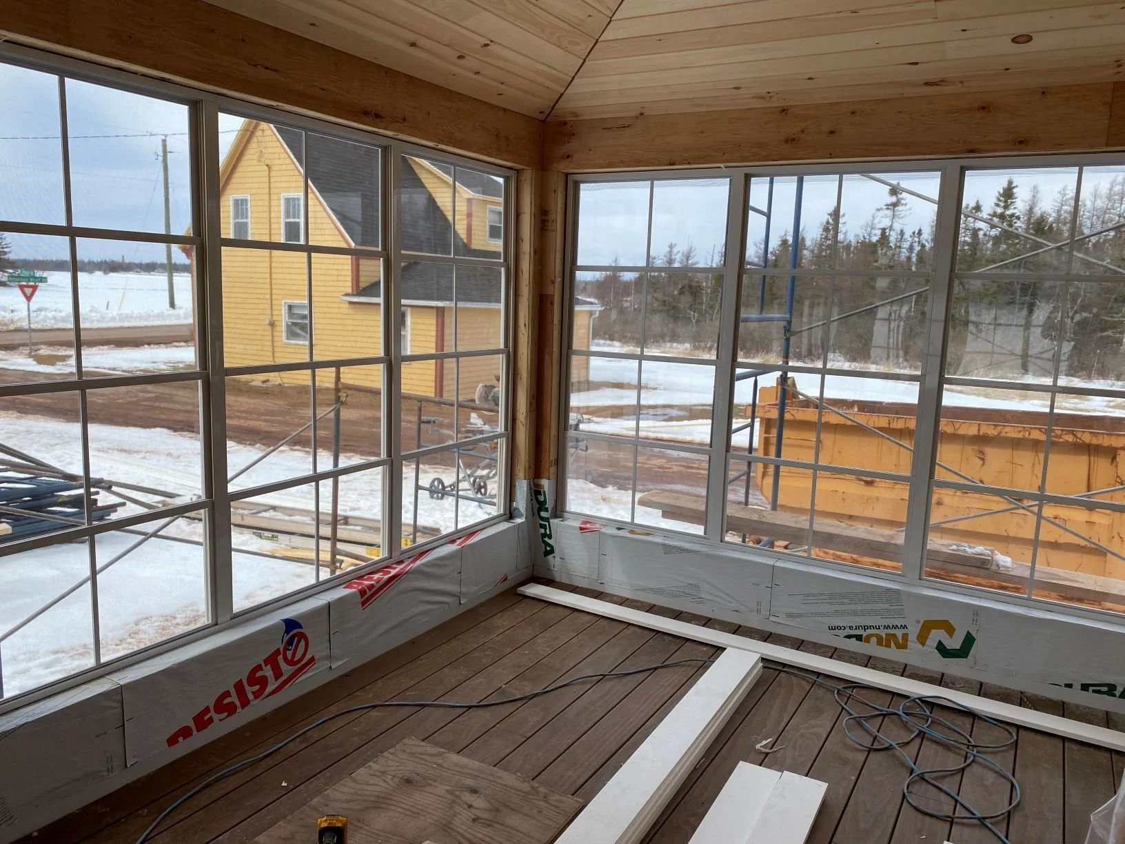 screen porch looking Northeast.JPG