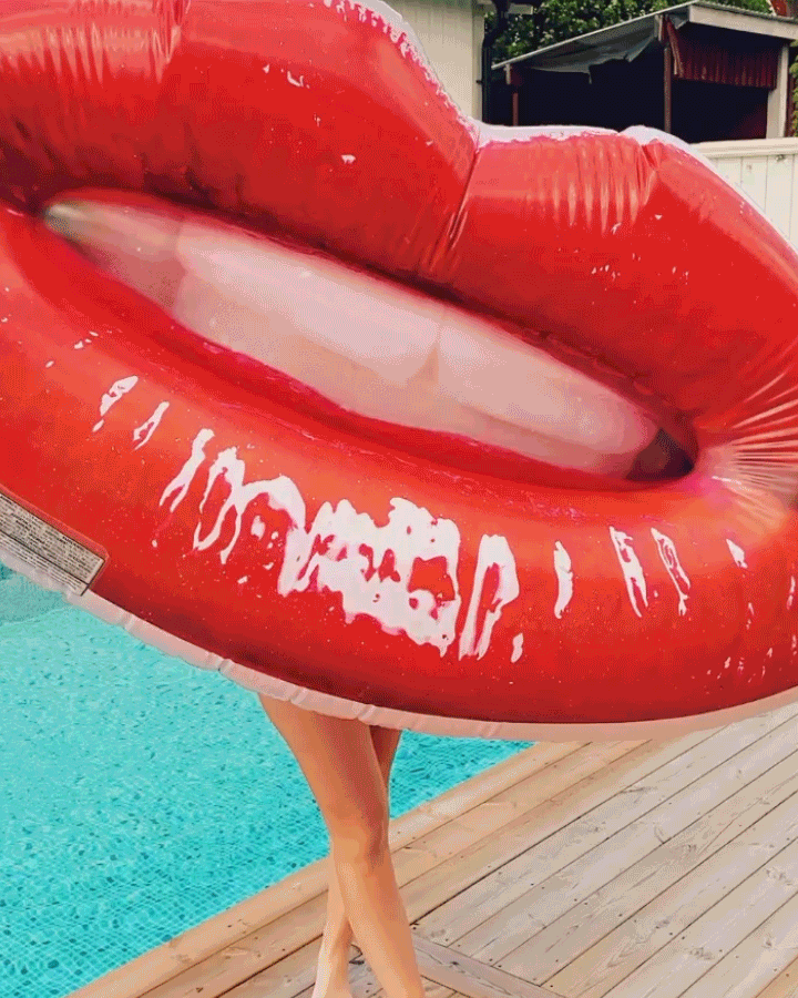 Summer_Vibes_Lips_Float.gif