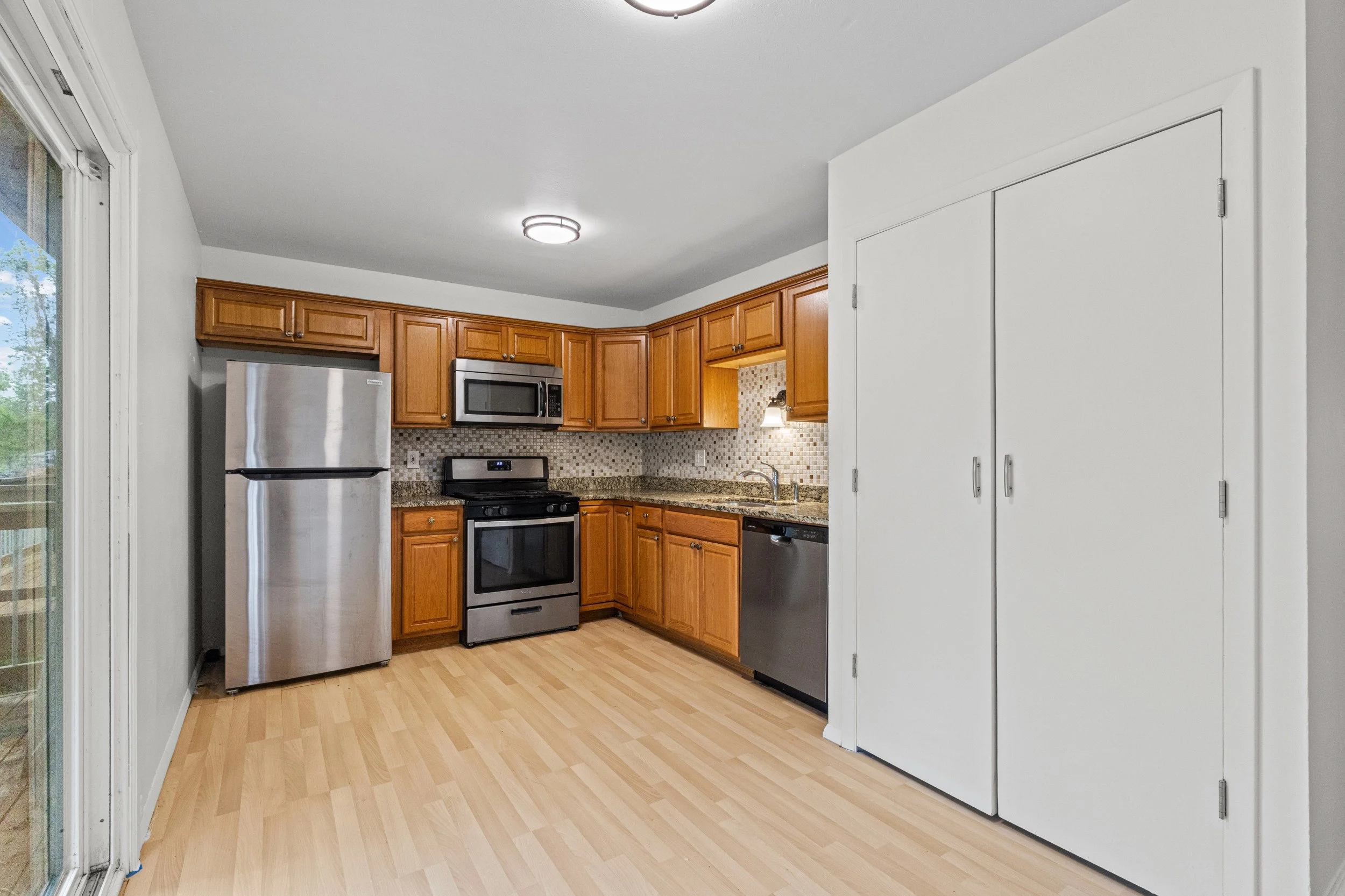 new_listing_mid_century_modern_outdoor_kitchen_ranch_home_top_agent_rueben_wuerdeman_realtor_st_louis_mo.jpg