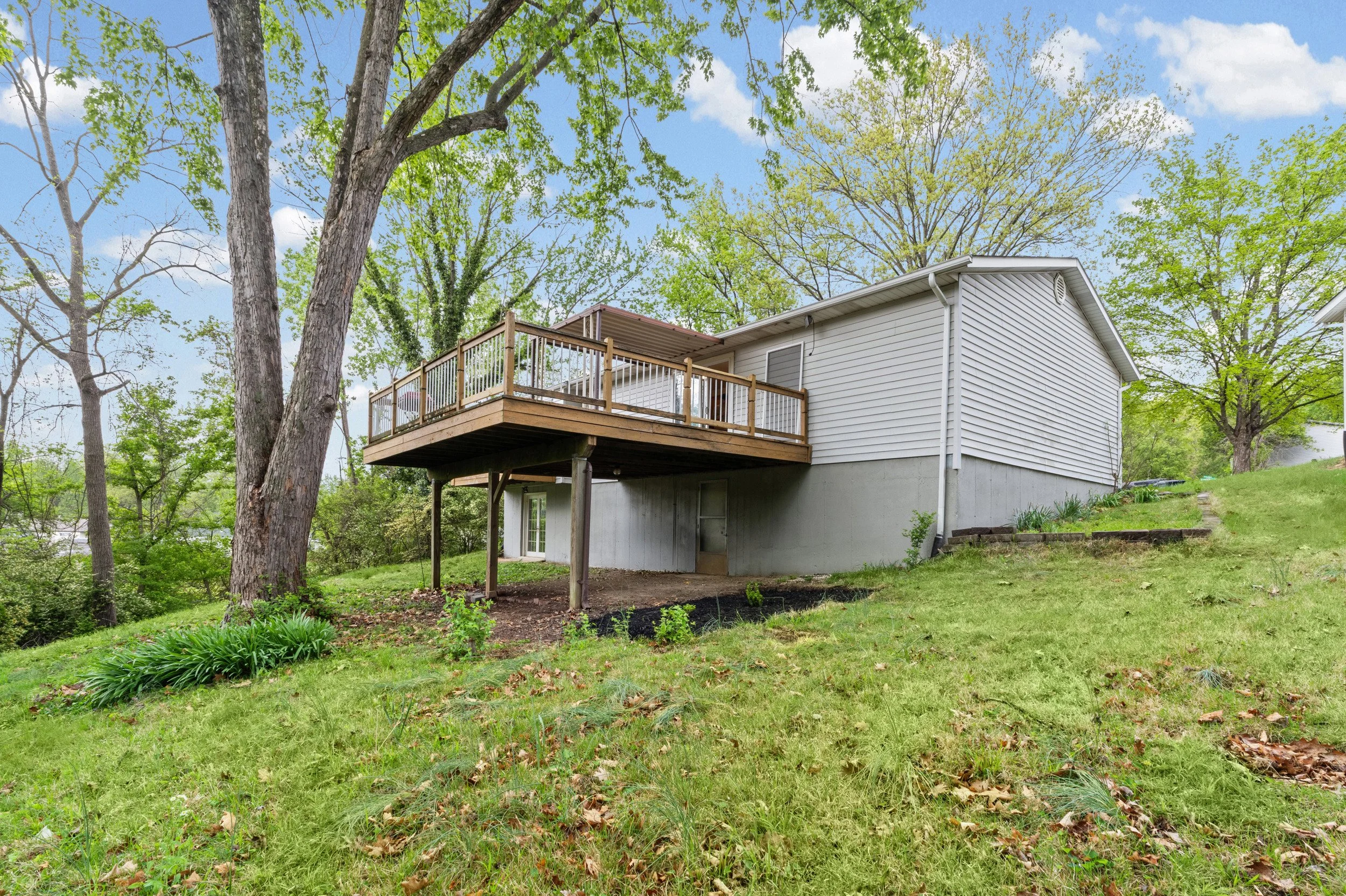 new_listing_mid_century_modern_backyard_ranch_home_top_agent_rueben_wuerdeman_realtor_st_louis_mo.jpg