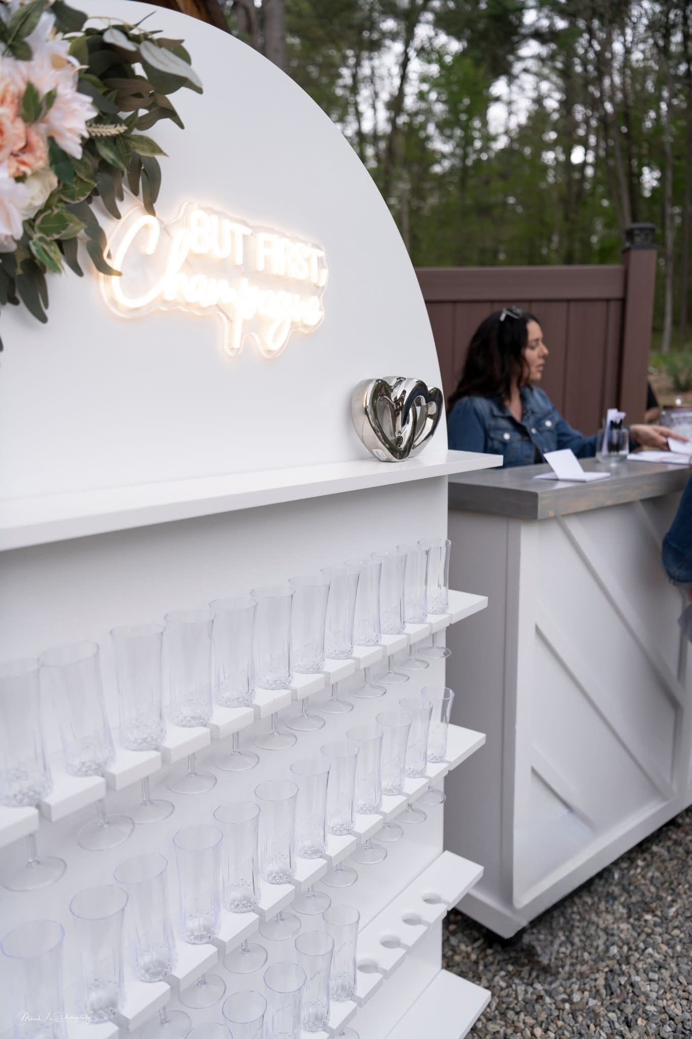 Outdoor wedding bar setup by Sip Society Mobile Bar & Events in Connecticut, featuring curated glassware, shampagne wall, custom signage and a modern mobile bar.