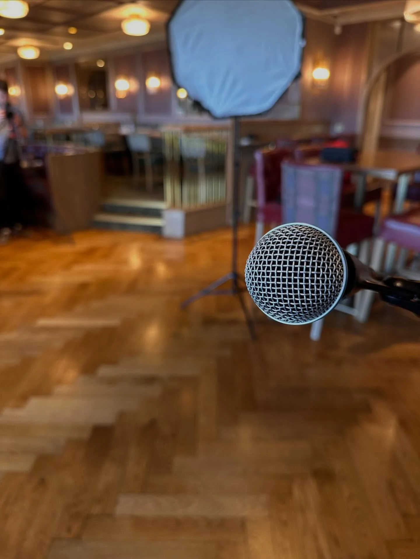 Recording some promotional bits in the Palmer&rsquo;s Bar for the @glenlo_abbey hotel 💒 🇮🇪 ⭐ 

Diary open now for 2026/2027! 🗓️ 📞 

Get in touch - JamesColohanMusic@gmail.com

&bull;
&bull;
&bull;
&bull;
&bull;
#weddingireland #weddingmusicirela