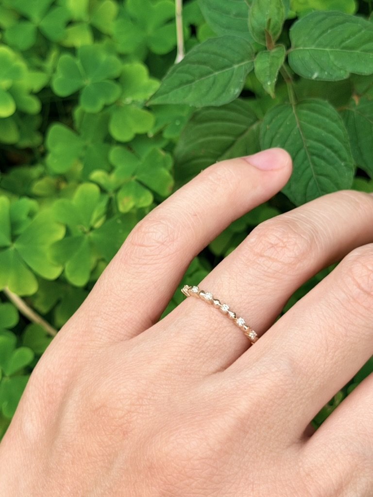 Close-up of a round lab-grown diamond ring in 9ct yellow gold — round brilliants alternating with geometric gold accents. Gugunava Jewelry, London.