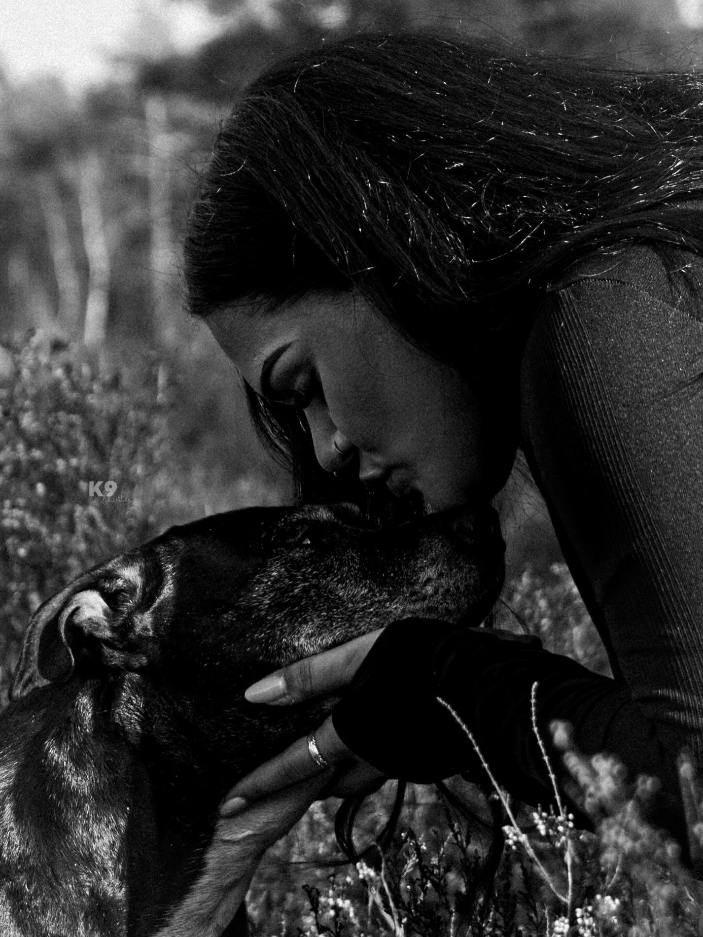 In love with these 🤍

@shaniasofia did amazing as a model with her dogs 🫶🏼🖤

Wil je ook graag zulke mooie foto&rsquo;s? You know where to find me 🤝🏼

#staffy #xlbully #adogslove #photography #art