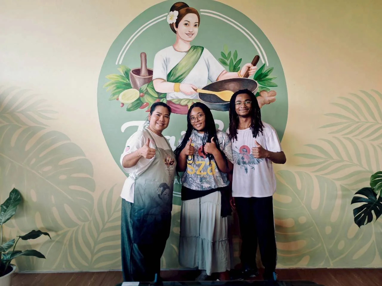 LINE_ALBUM_1142026_260418_7 - Copy.jpg