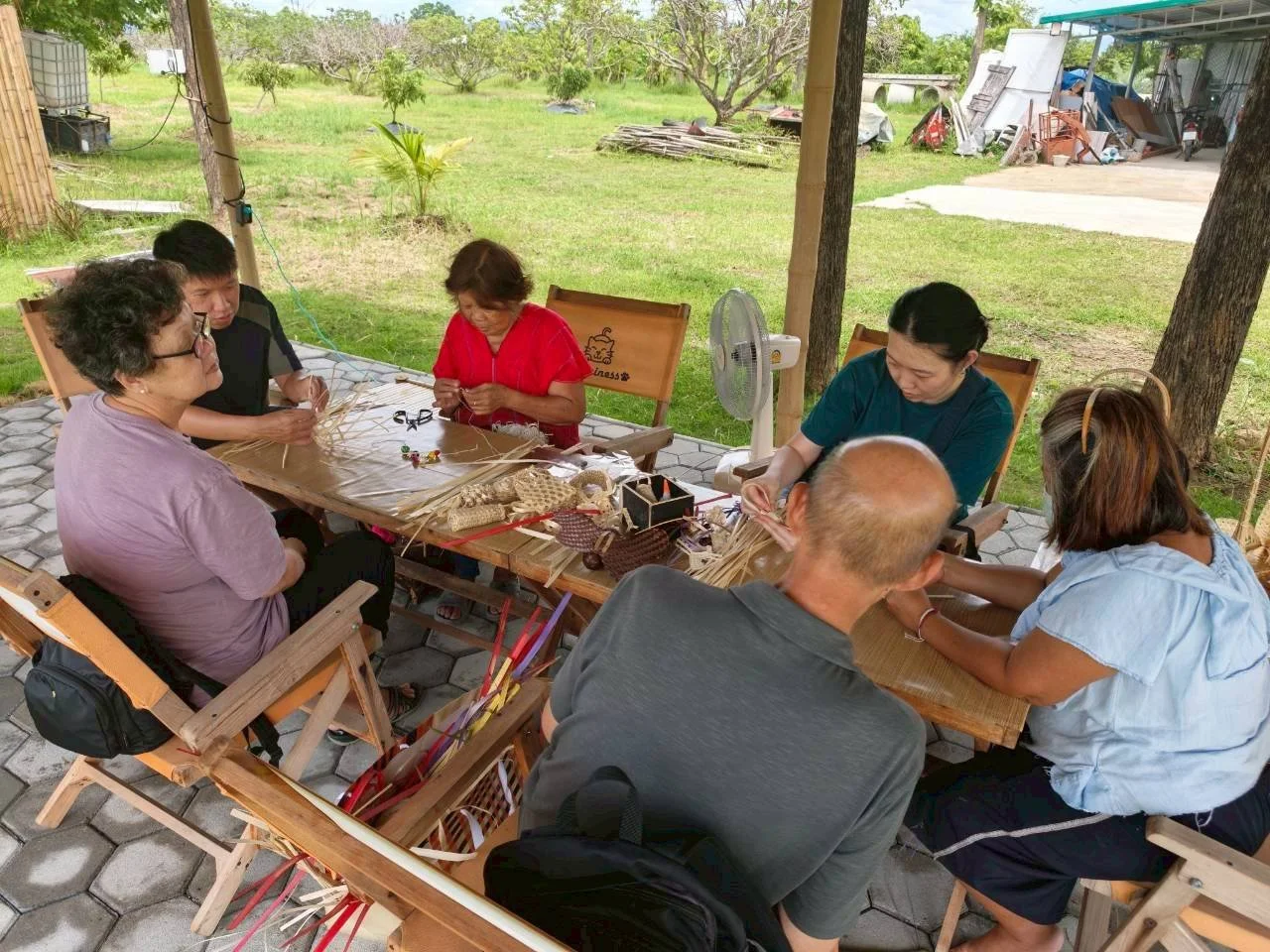 LINE_ALBUM_Khun Lee and family_260520_9.jpg