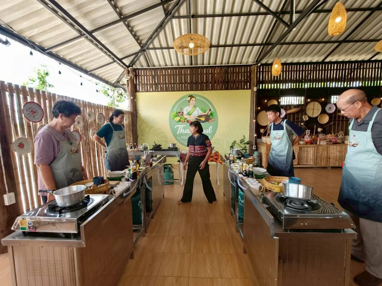 LINE_ALBUM_Khun Lee and family_260520_36.jpg