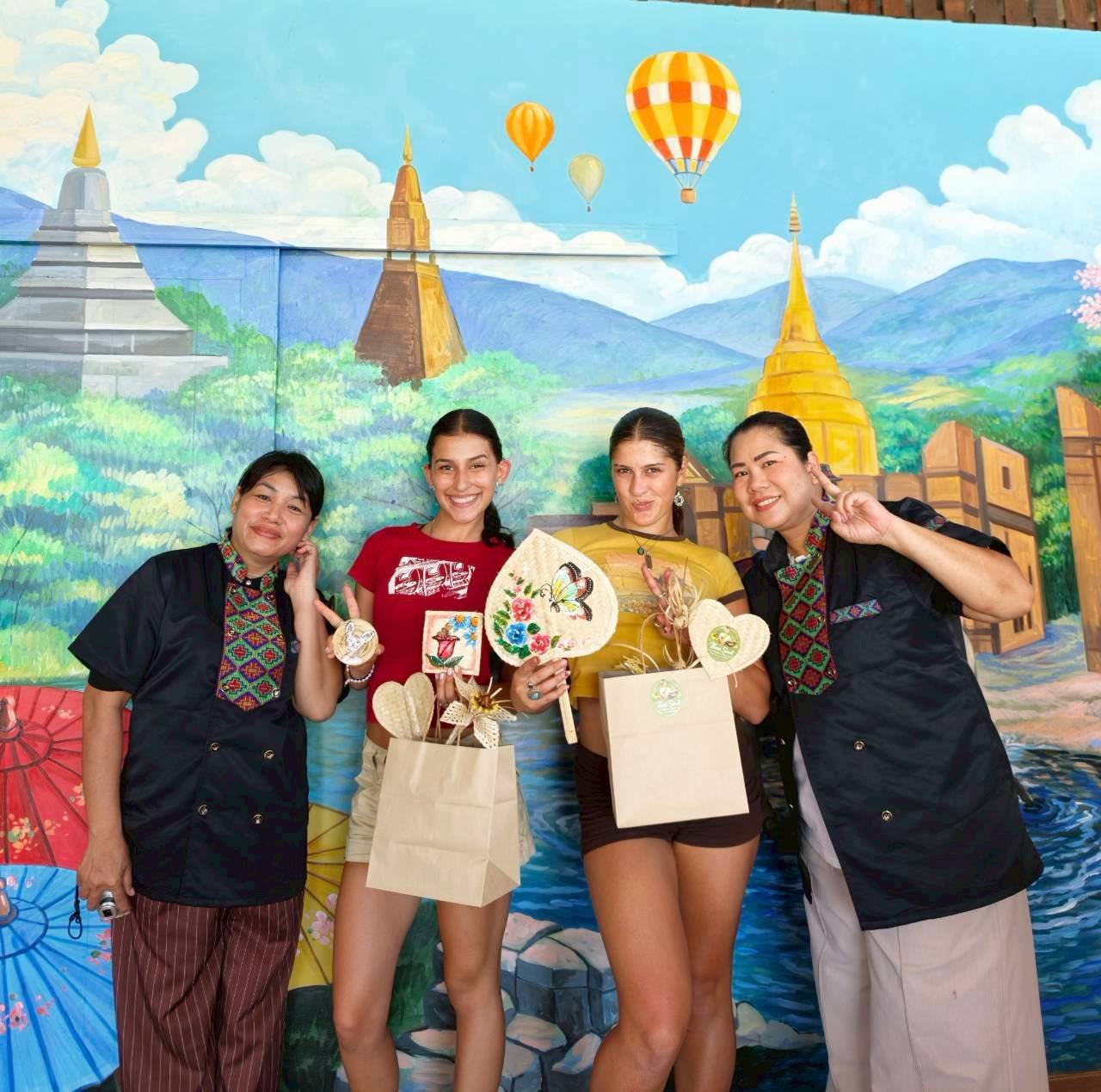 LINE_ALBUM_Olivia _ Jemma_260322_21.jpg