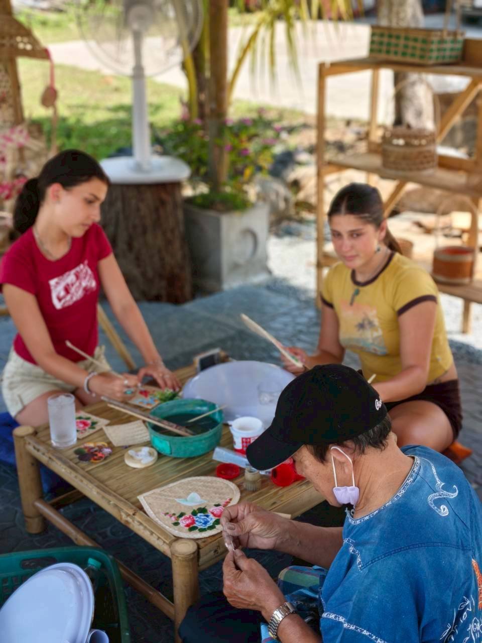 LINE_ALBUM_Olivia _ Jemma_260322_30.jpg