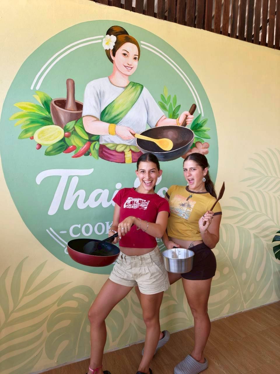 LINE_ALBUM_Olivia _ Jemma_260322_17.jpg