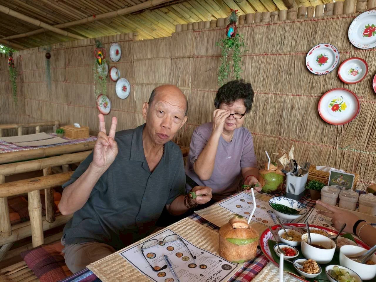 LINE_ALBUM_Khun Lee and family_260520_87.jpg